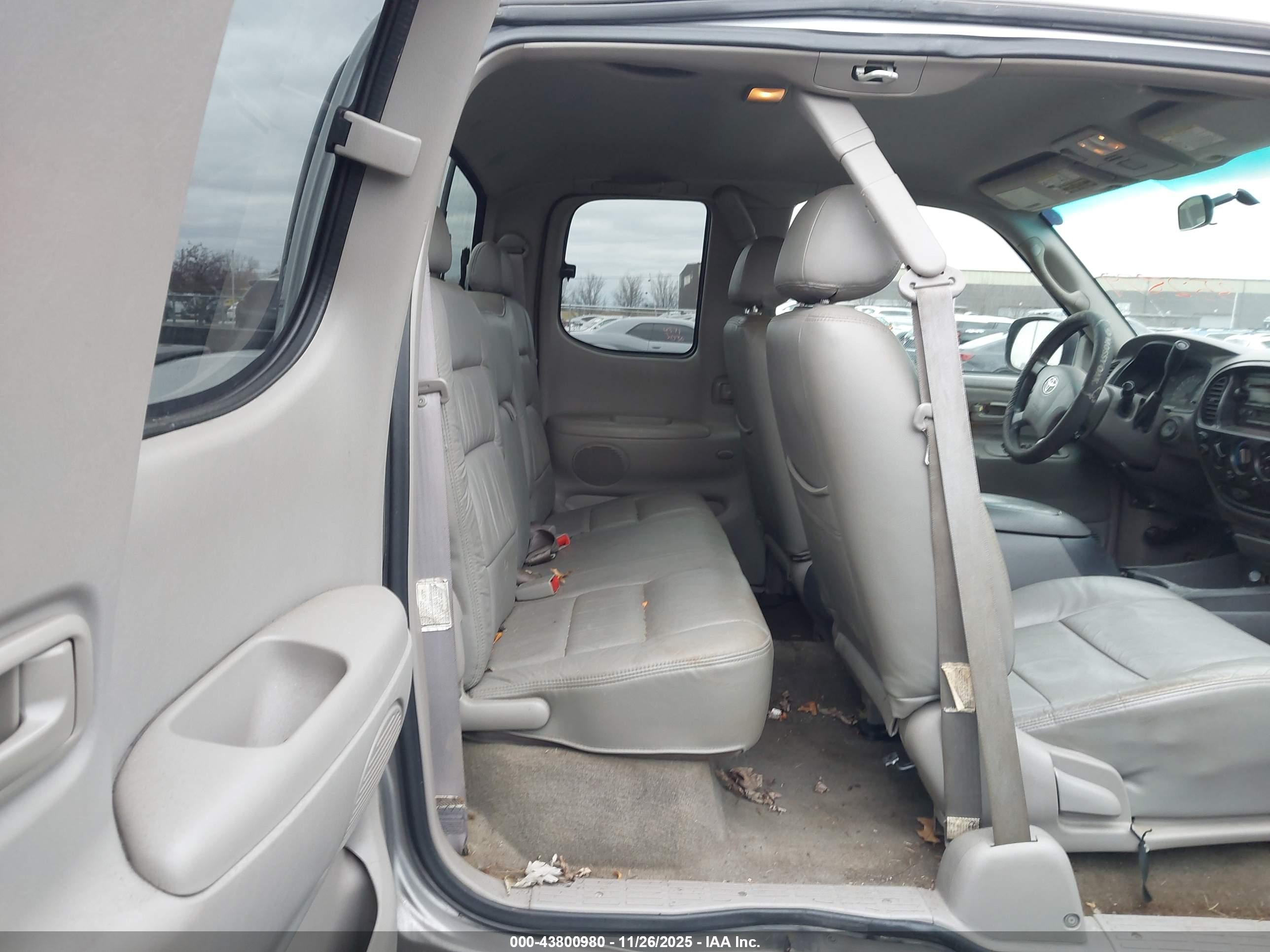 TOYOTA TUNDRA image 8
