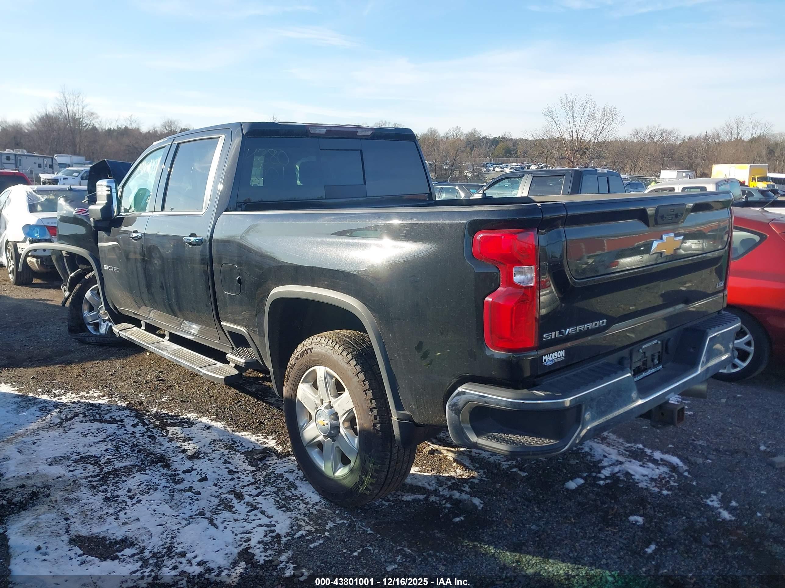 CHEVROLET SILVERADO image 3