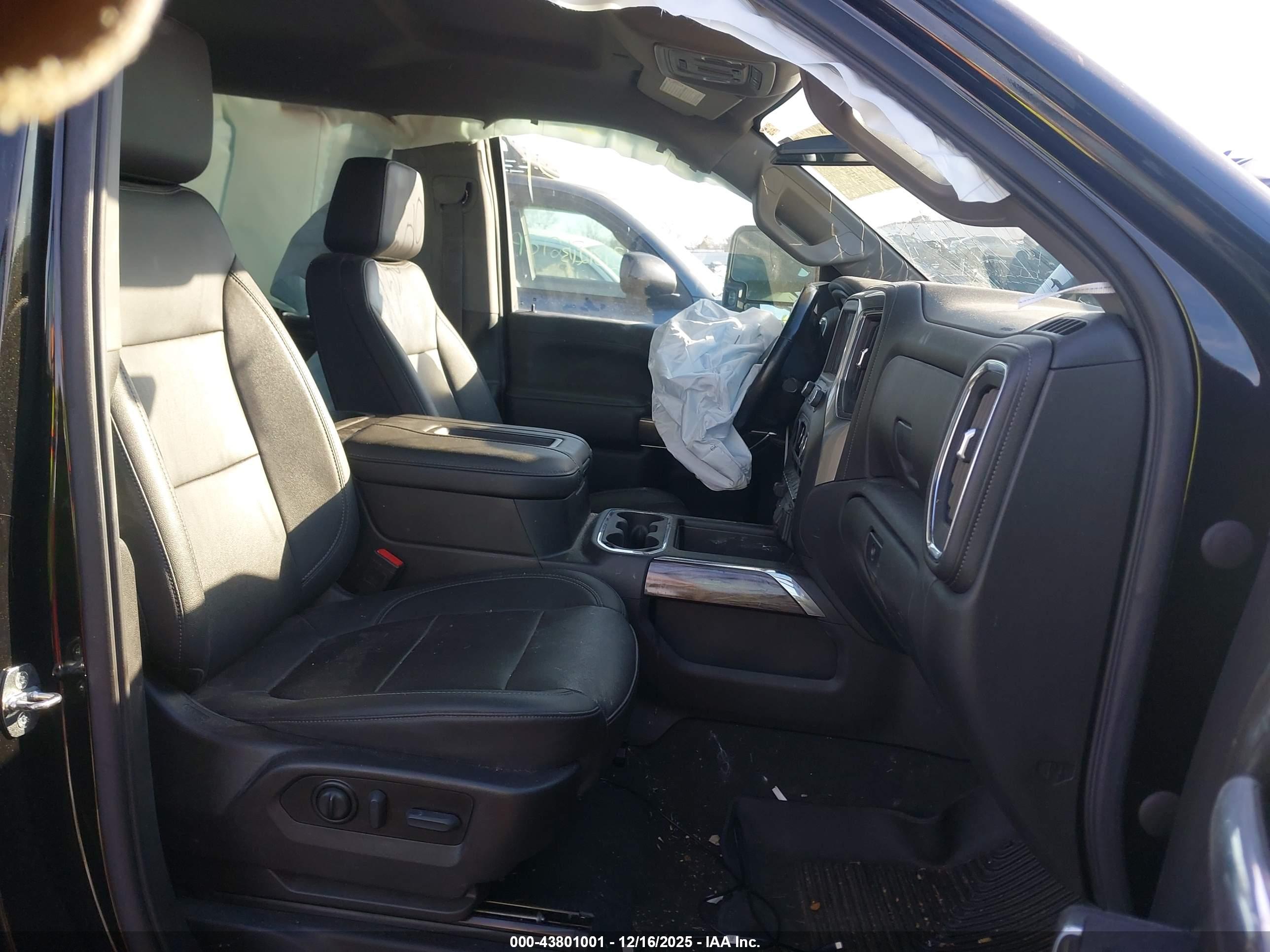 CHEVROLET SILVERADO image 7