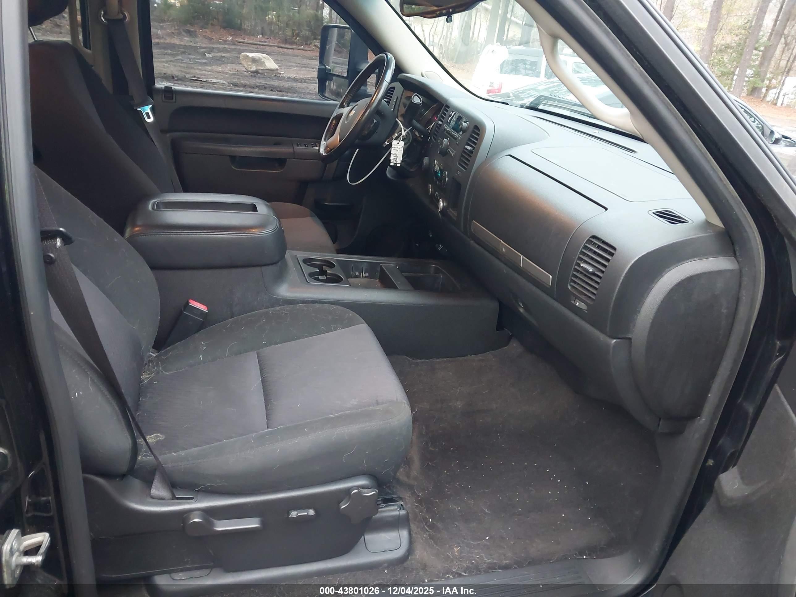CHEVROLET SILVERADO image 5