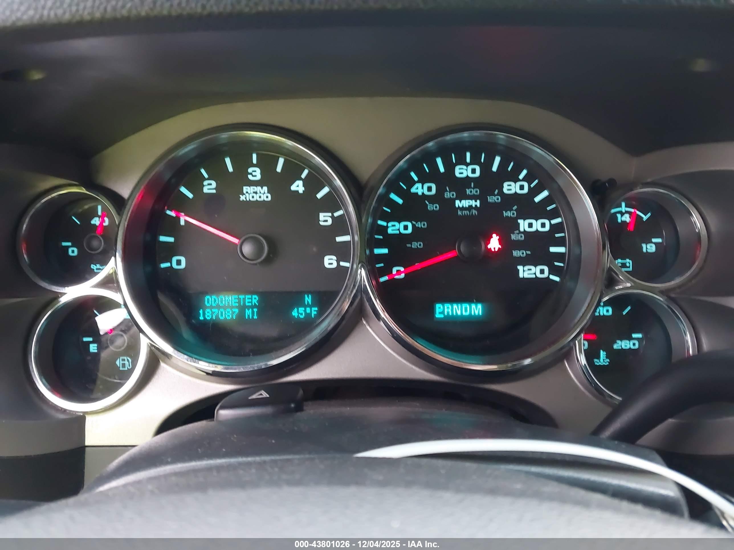 CHEVROLET SILVERADO image 7