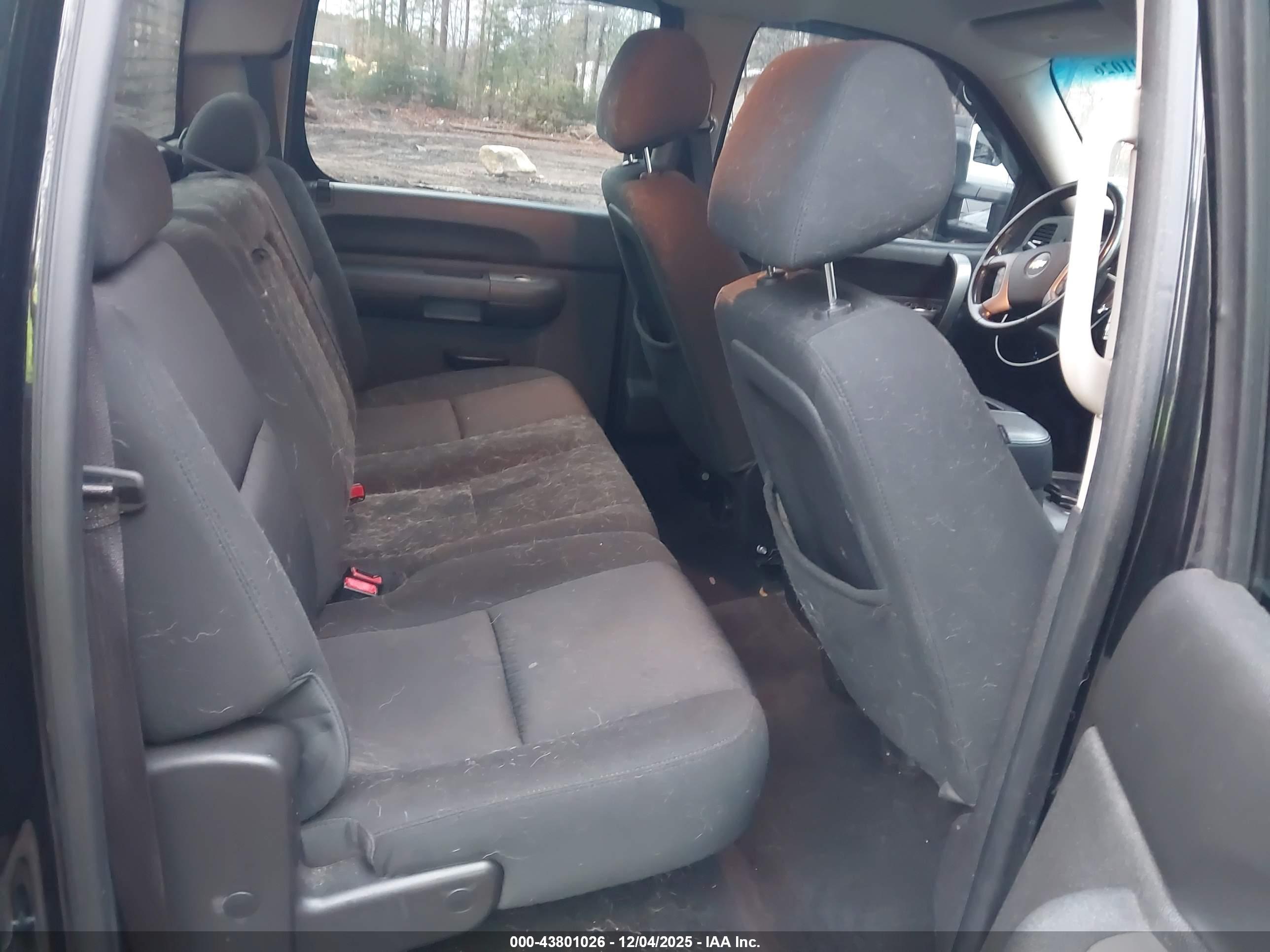 CHEVROLET SILVERADO image 8