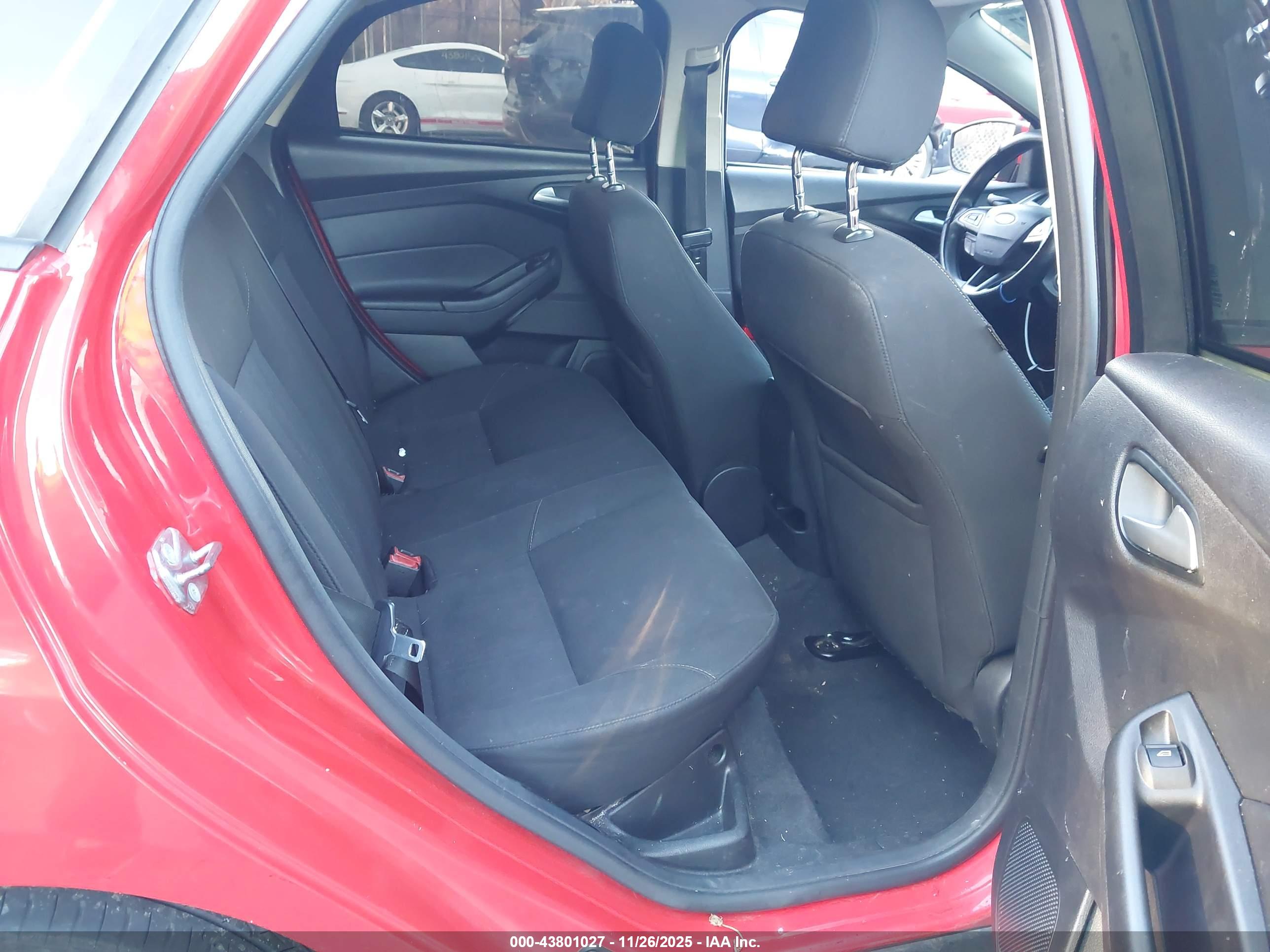 FORD FOCUS image 8