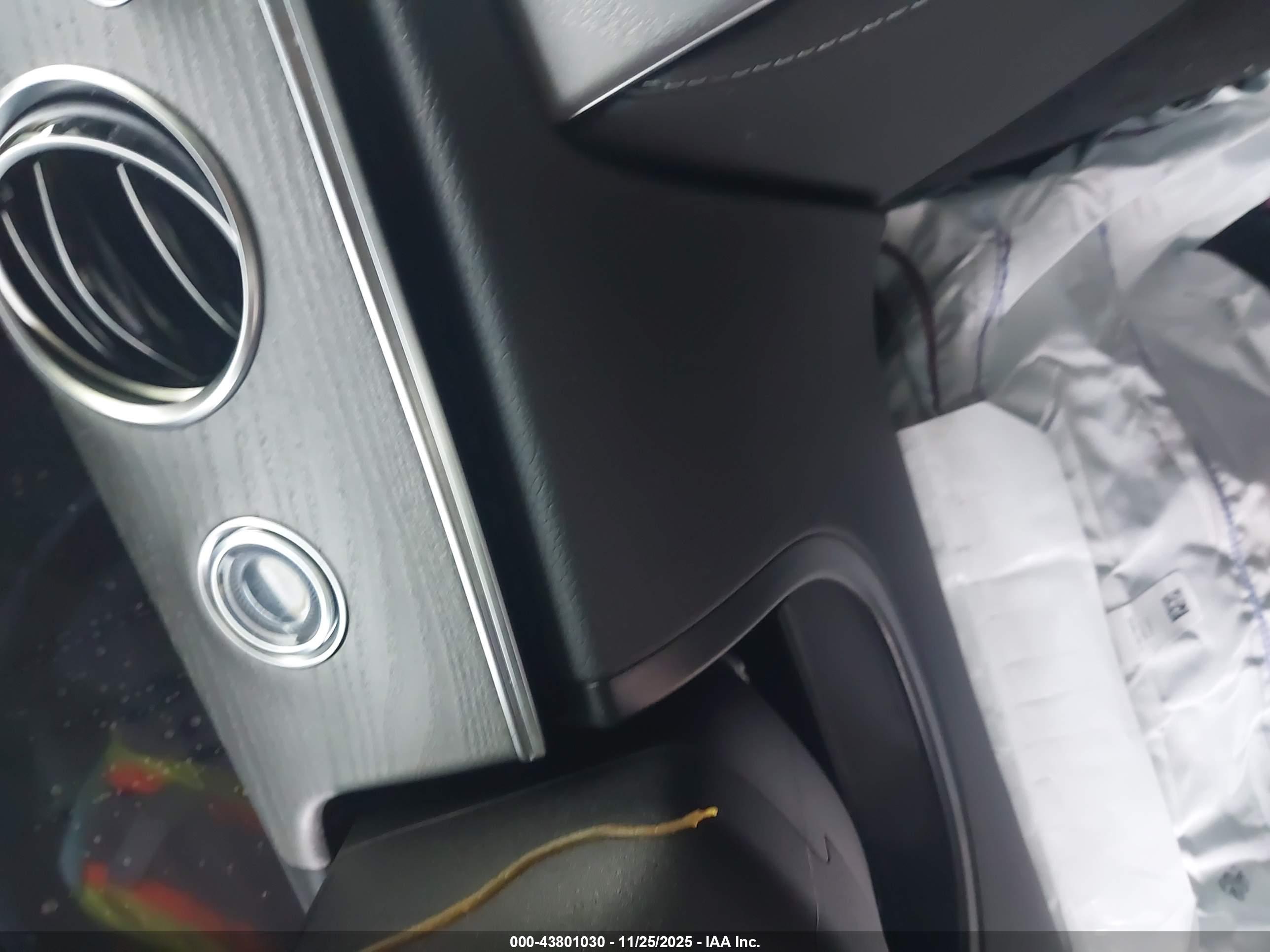 MERCEDES-BENZ E image 11