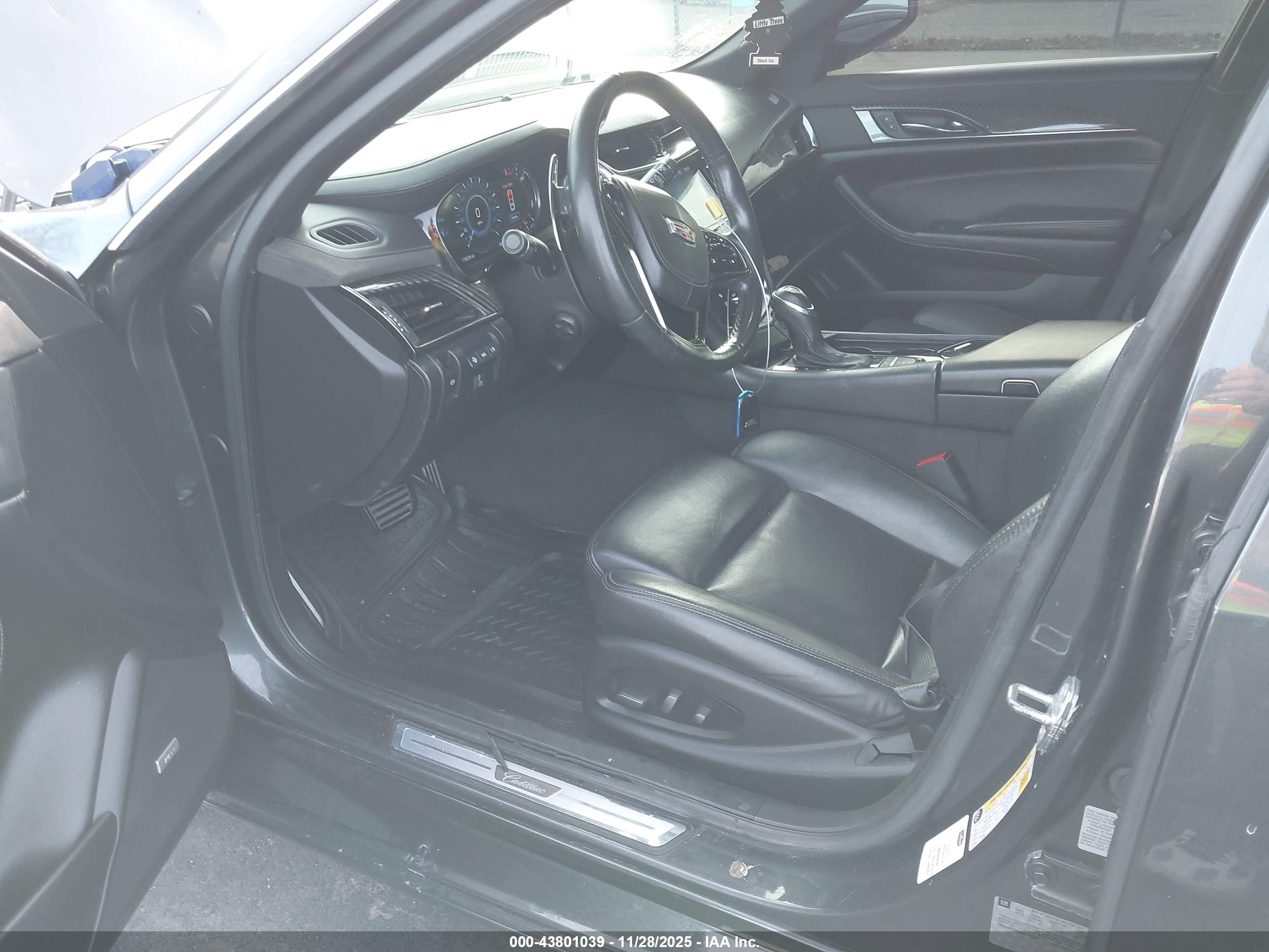 CADILLAC CTS image 5
