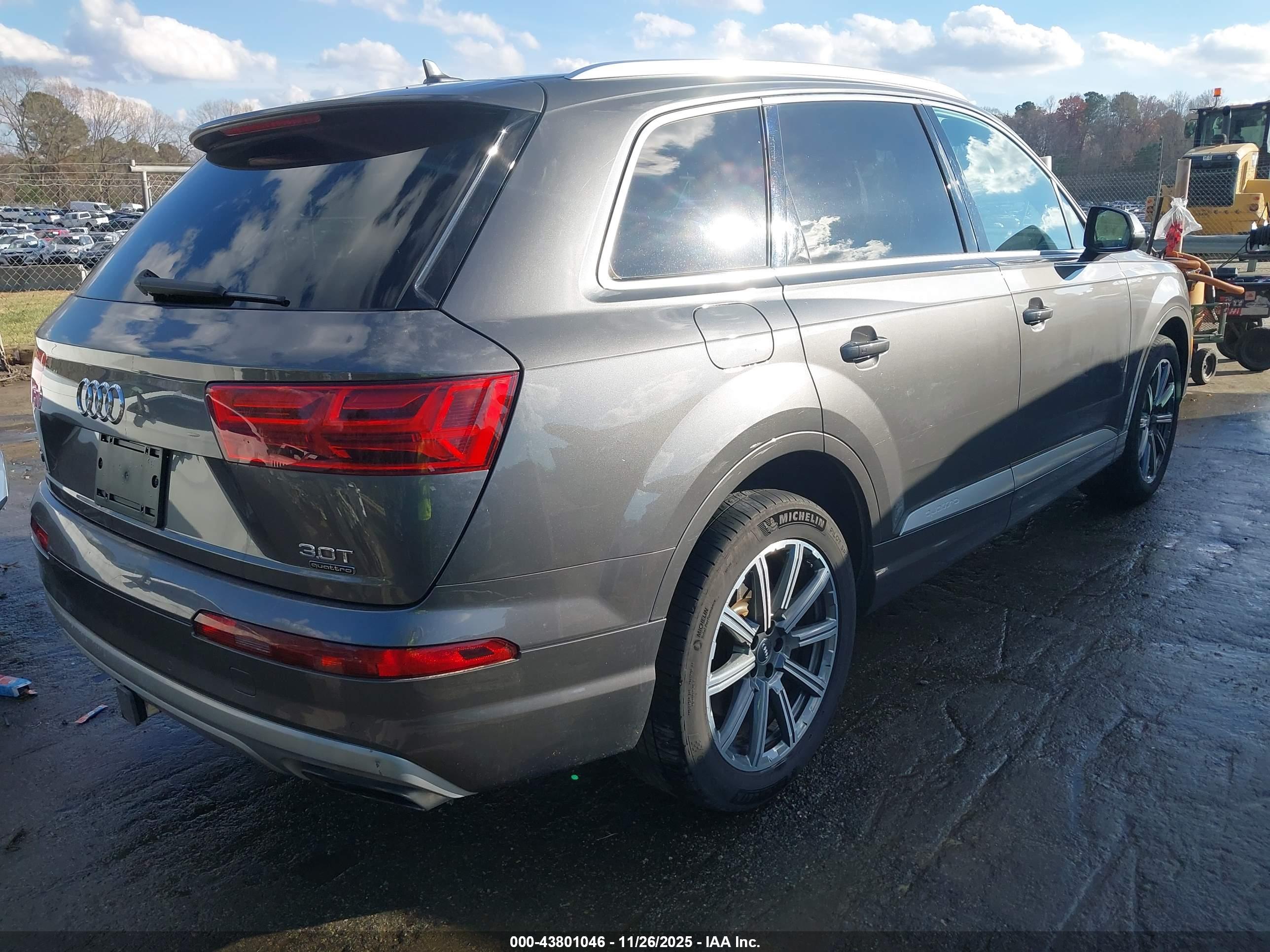 AUDI Q7 image 4