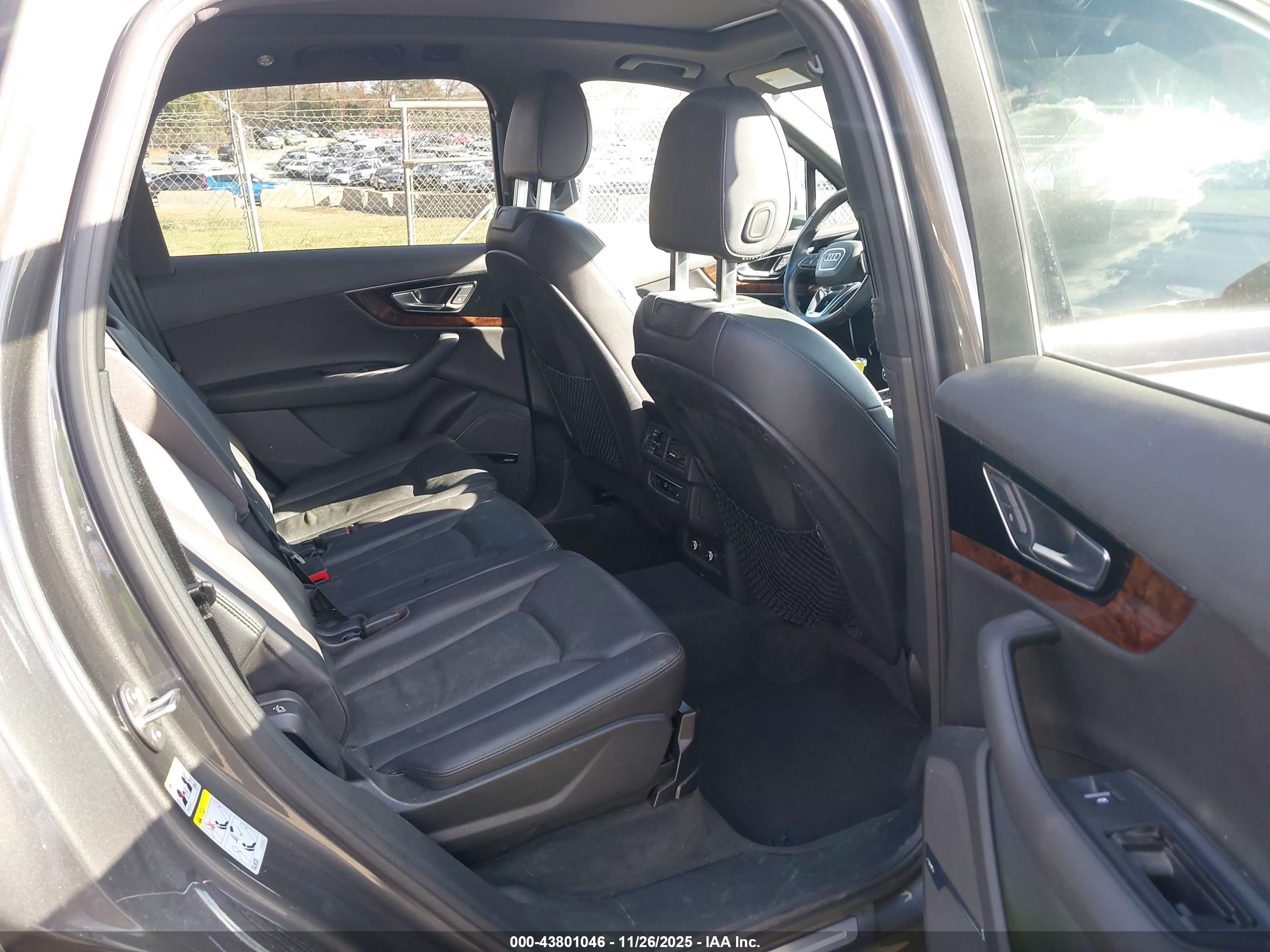 AUDI Q7 image 8