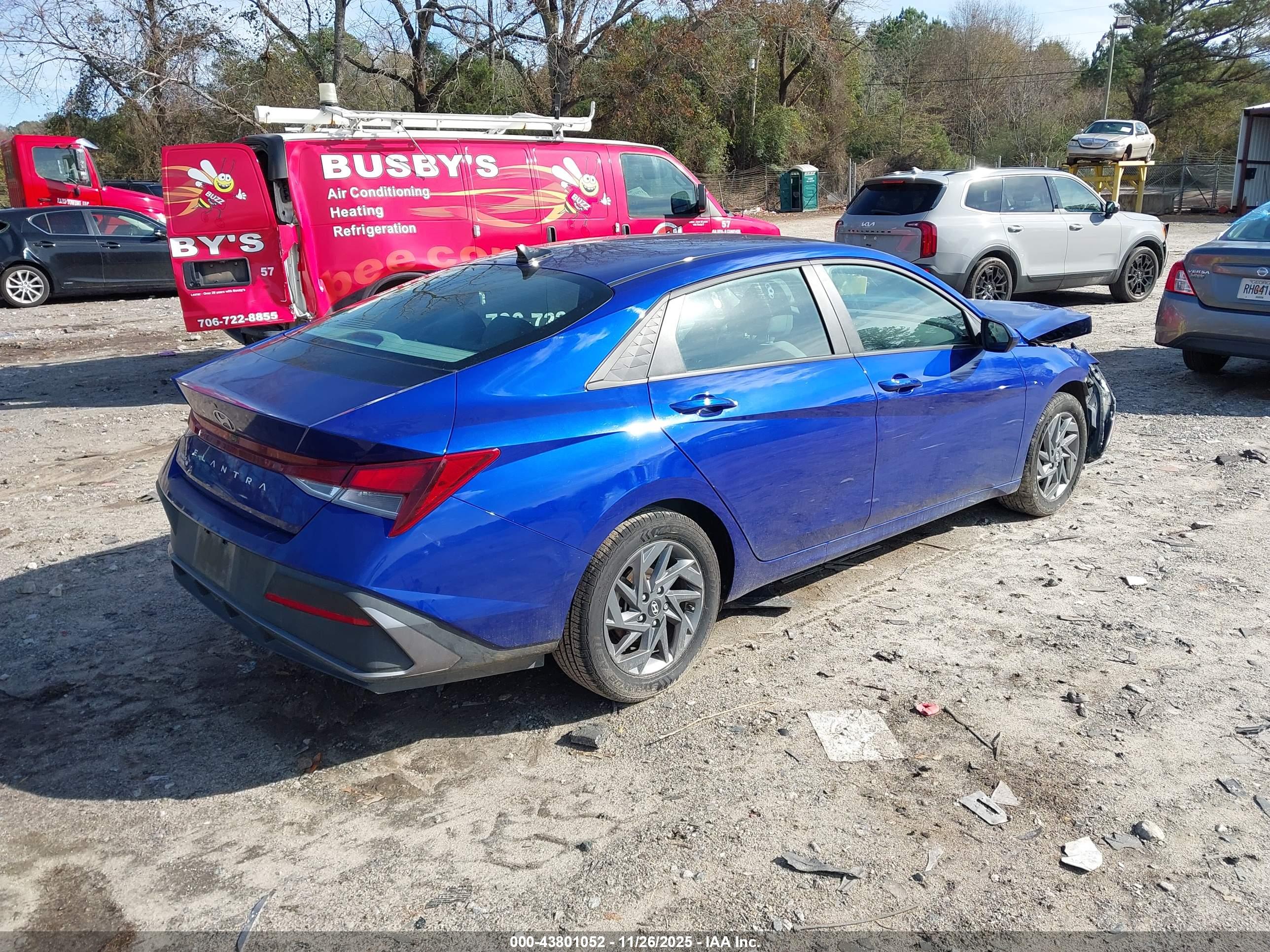 HYUNDAI ELANTRA image 4