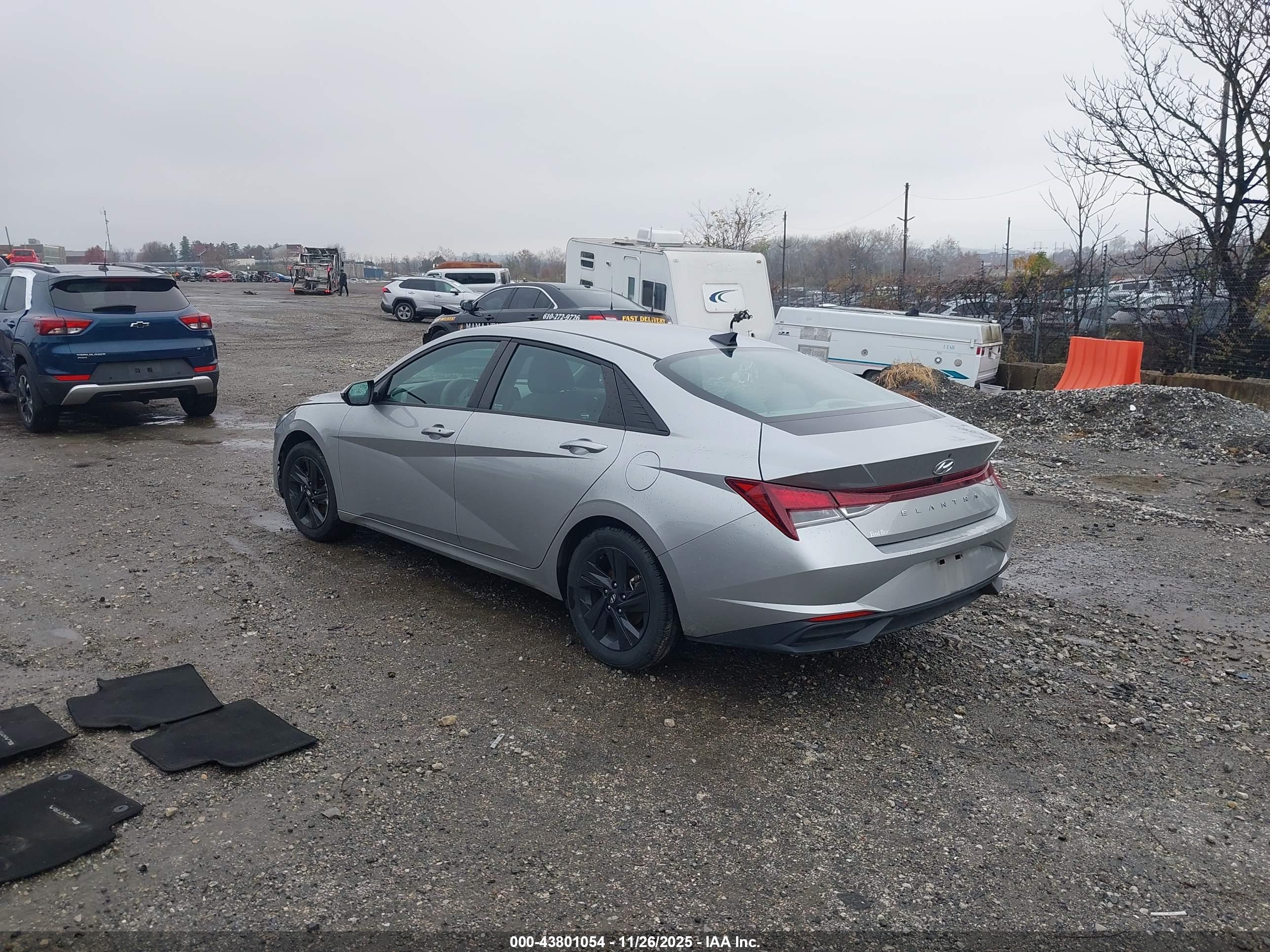 HYUNDAI ELANTRA image 3