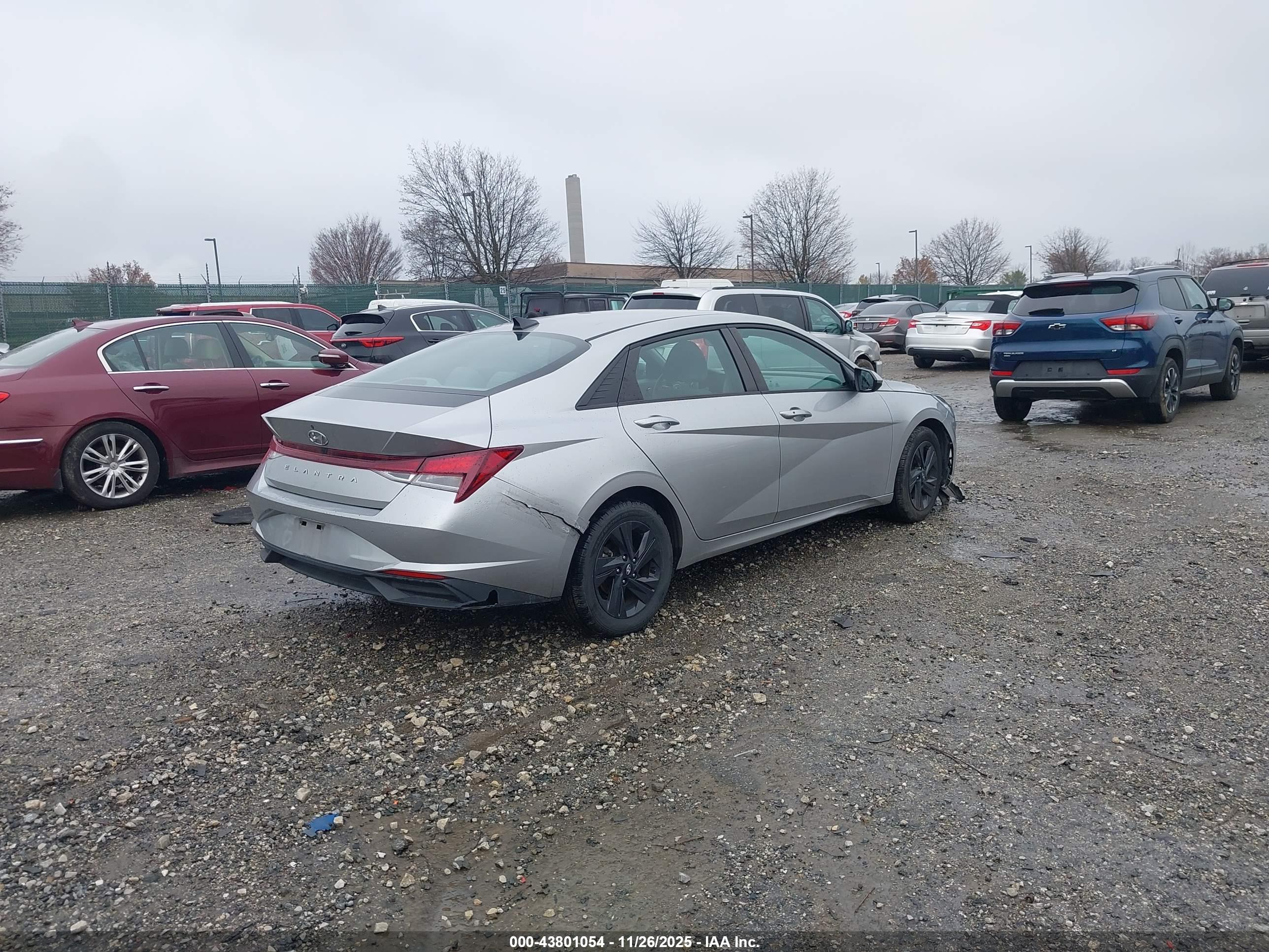 HYUNDAI ELANTRA image 4