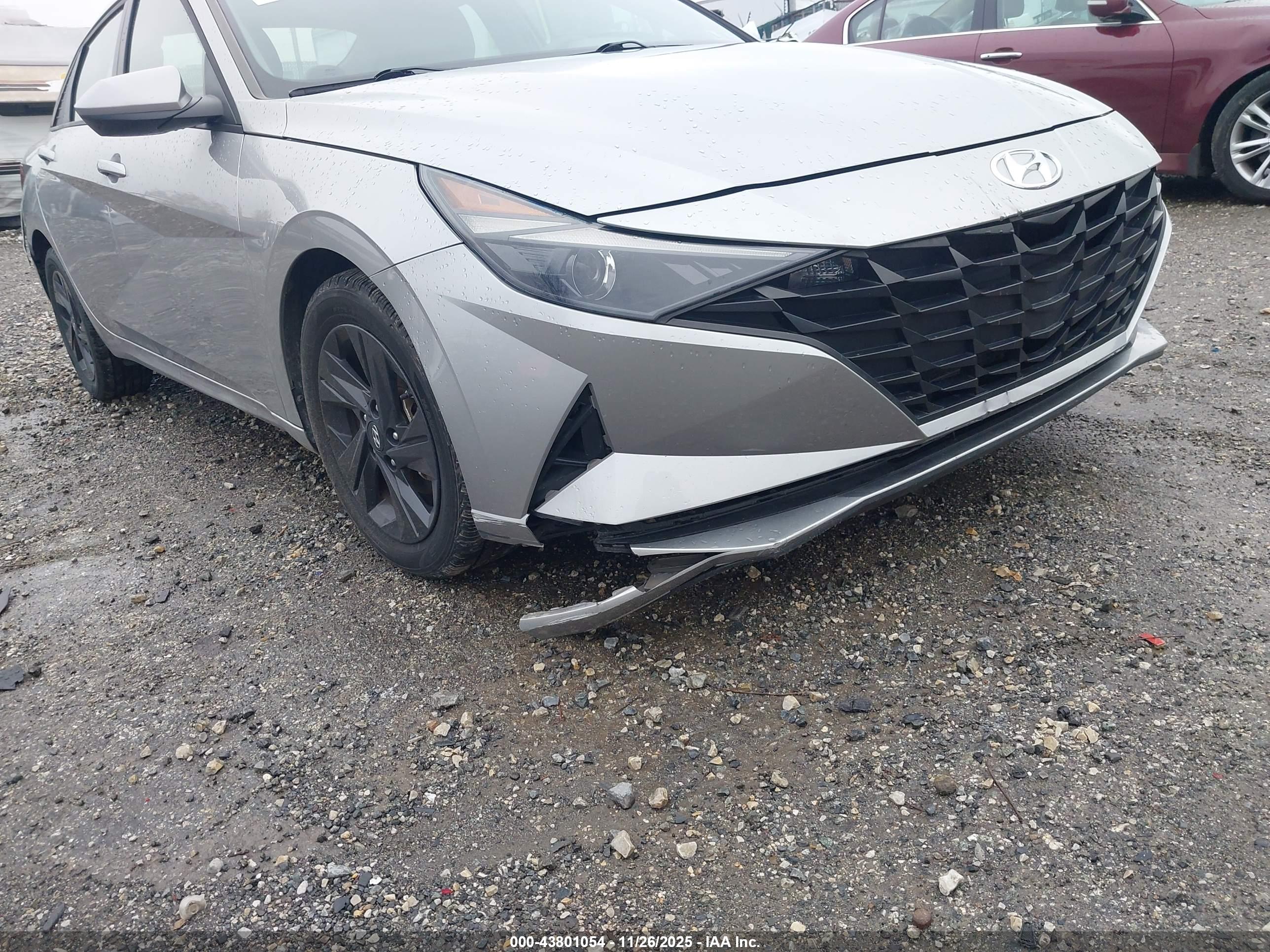 HYUNDAI ELANTRA image 6