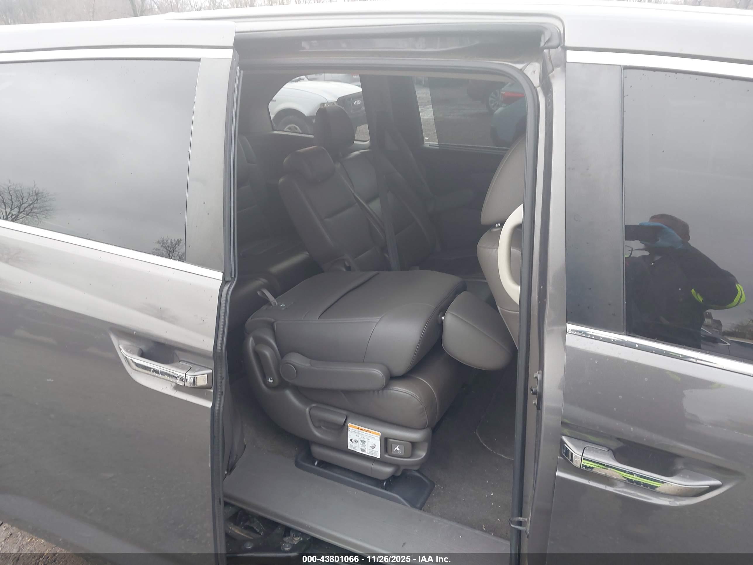 HONDA ODYSSEY image 8