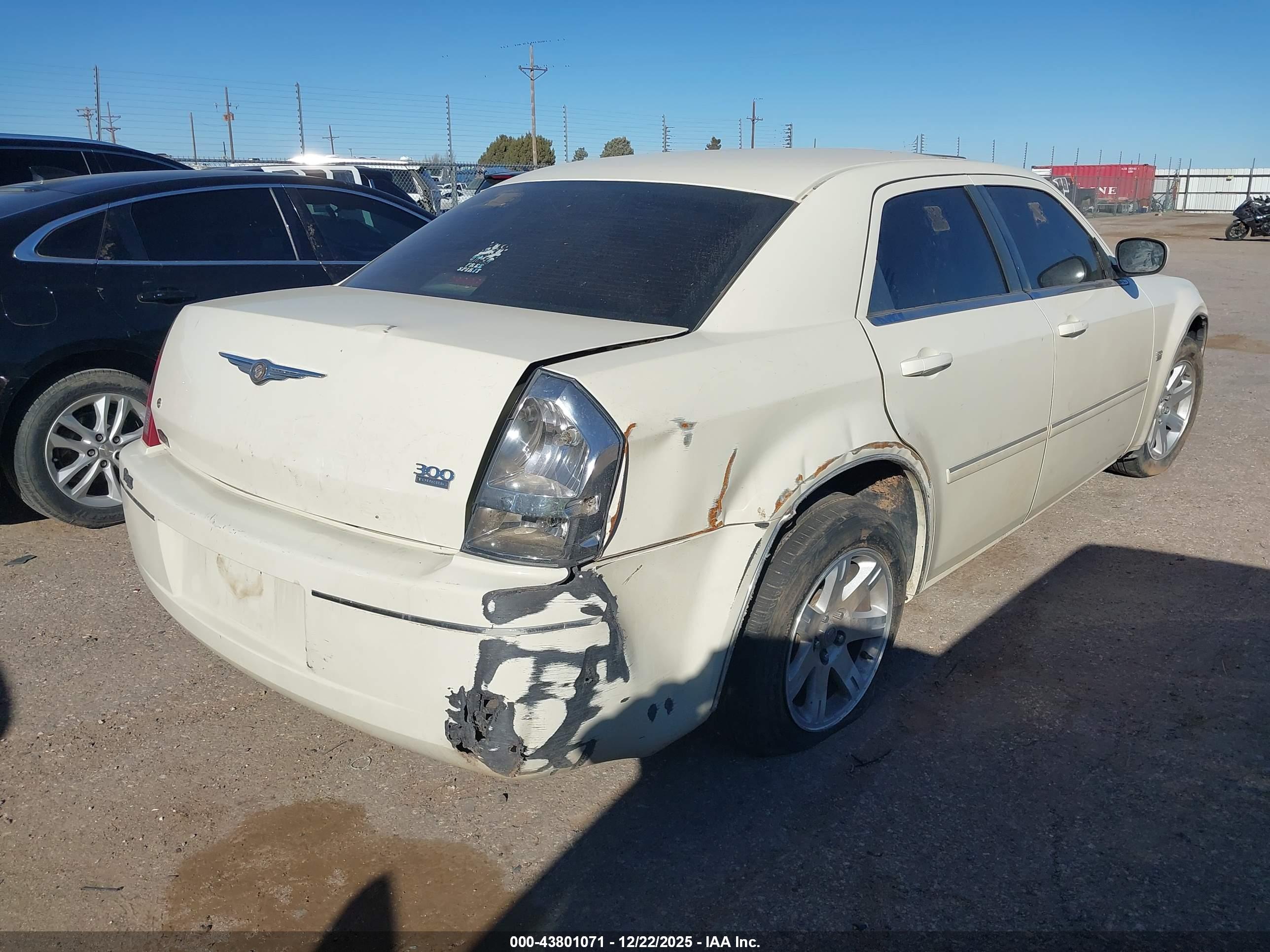 CHRYSLER 300 image 4