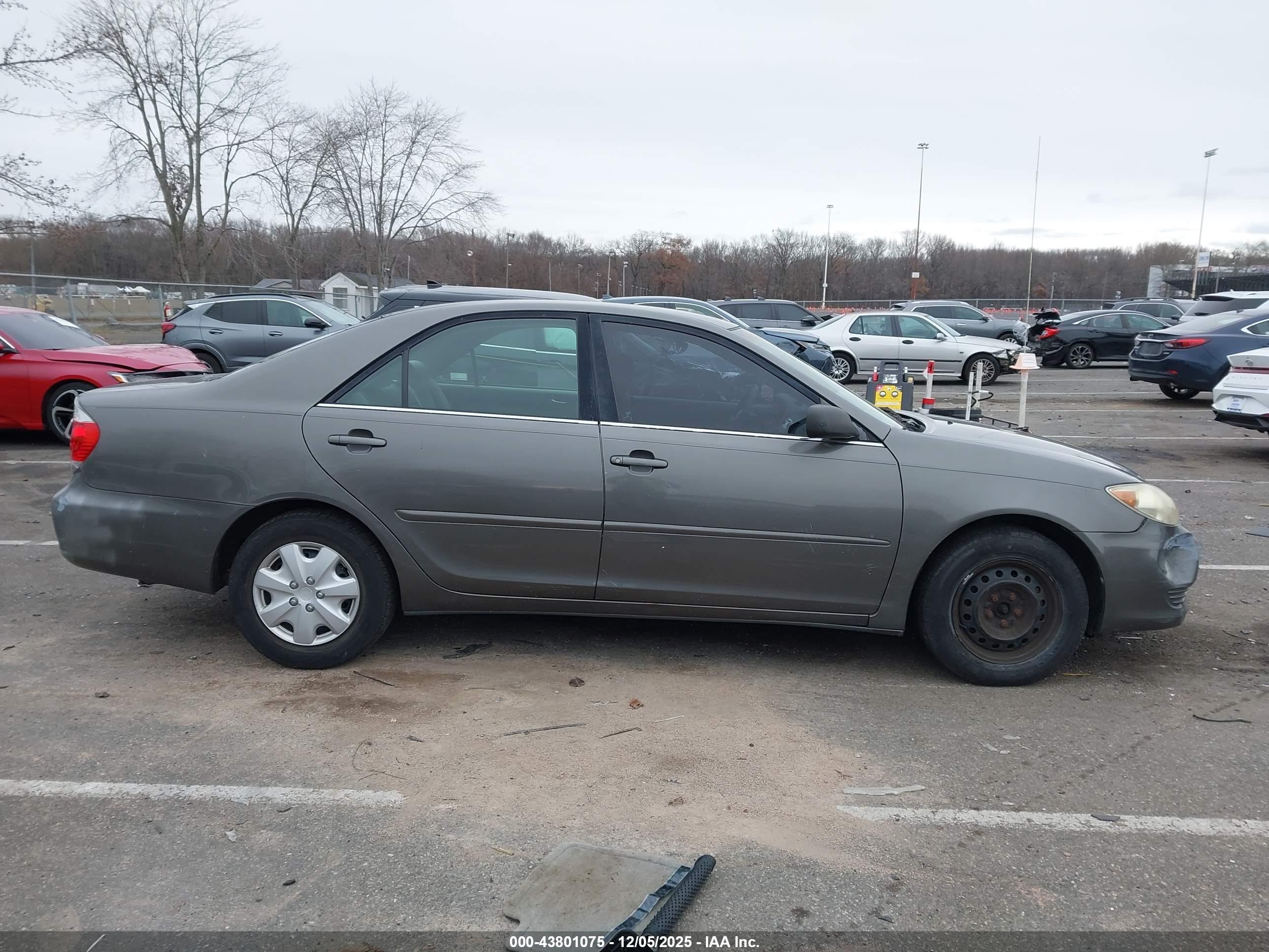 TOYOTA CAMRY image 5
