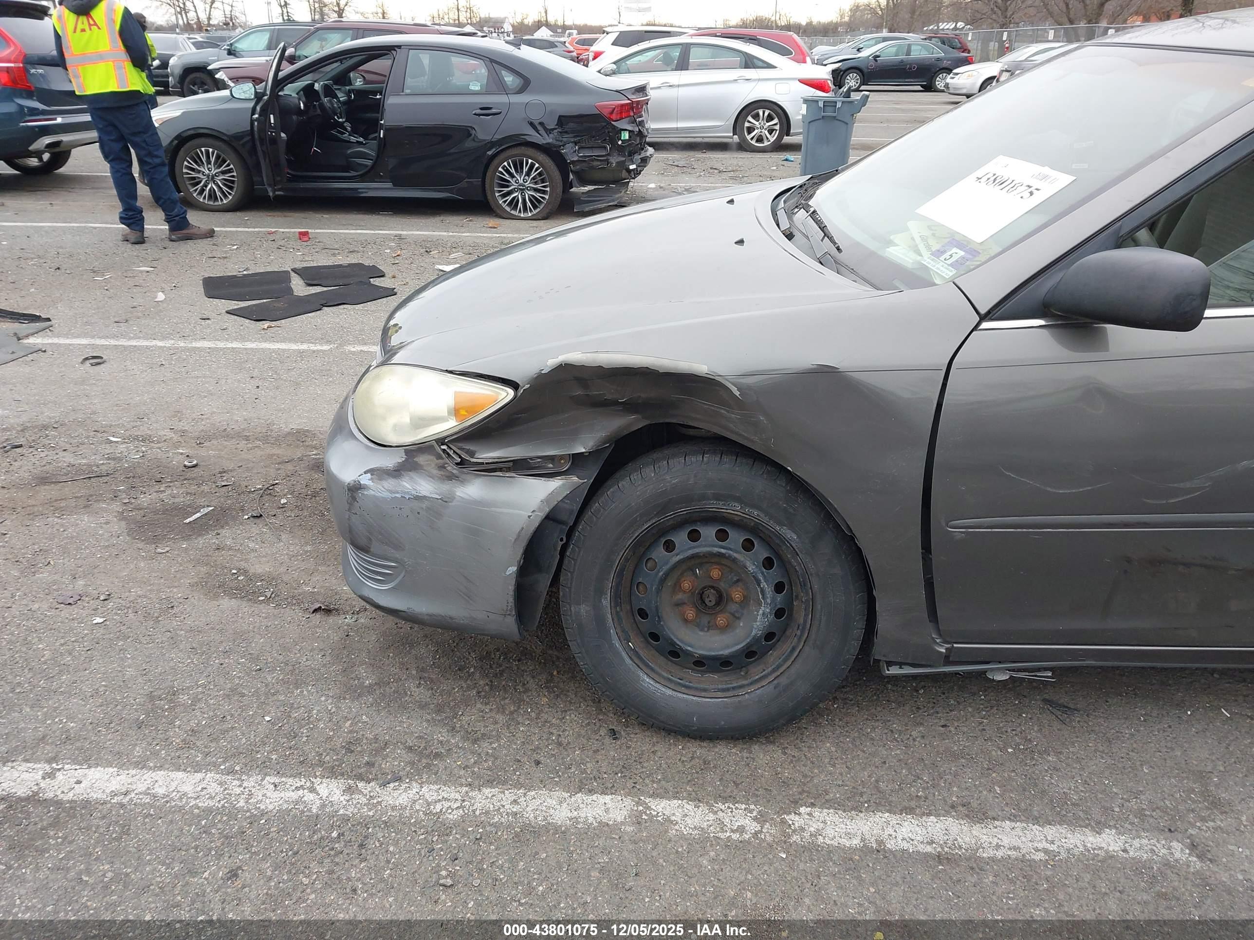 TOYOTA CAMRY image 6