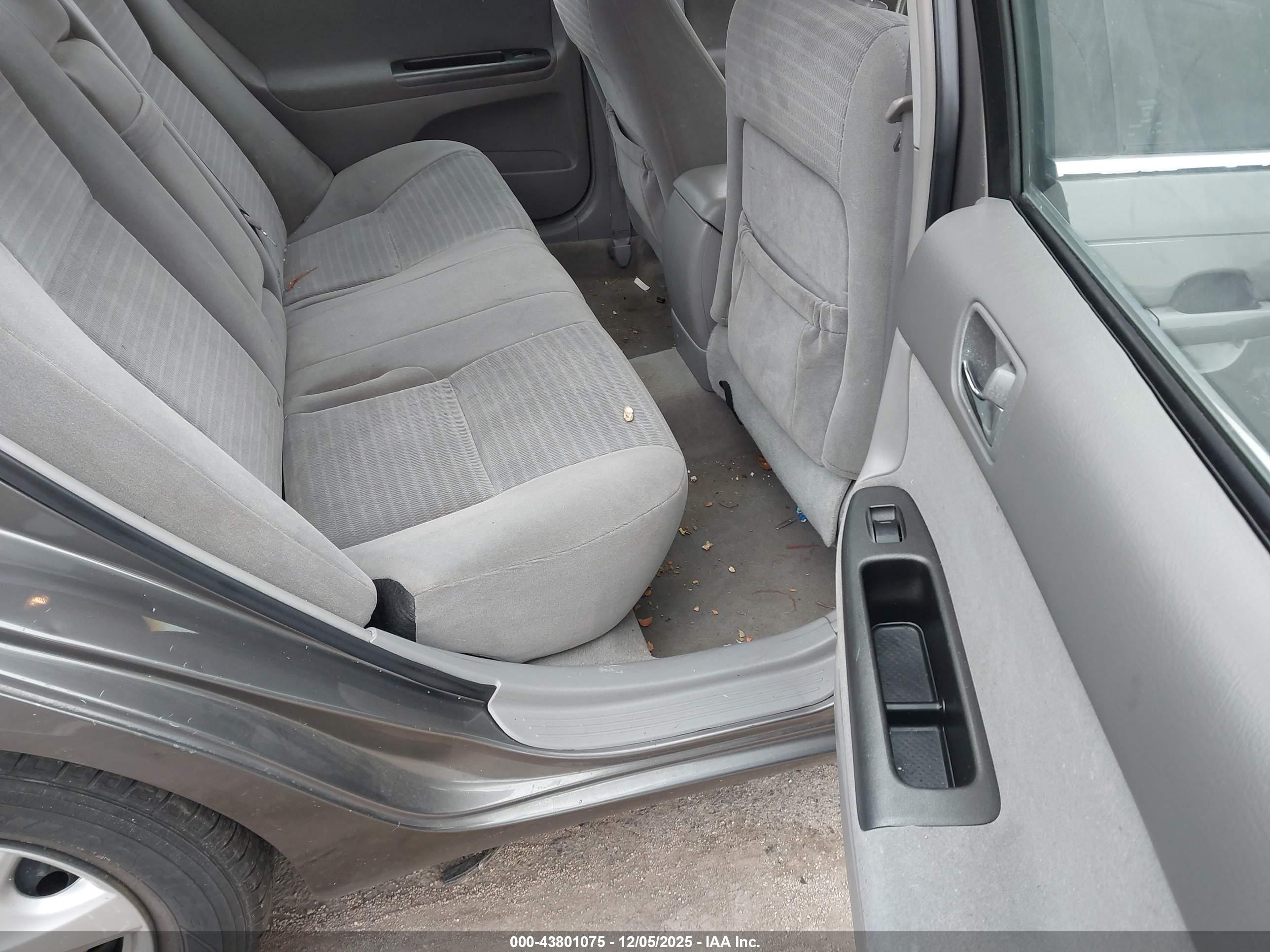 TOYOTA CAMRY image 8