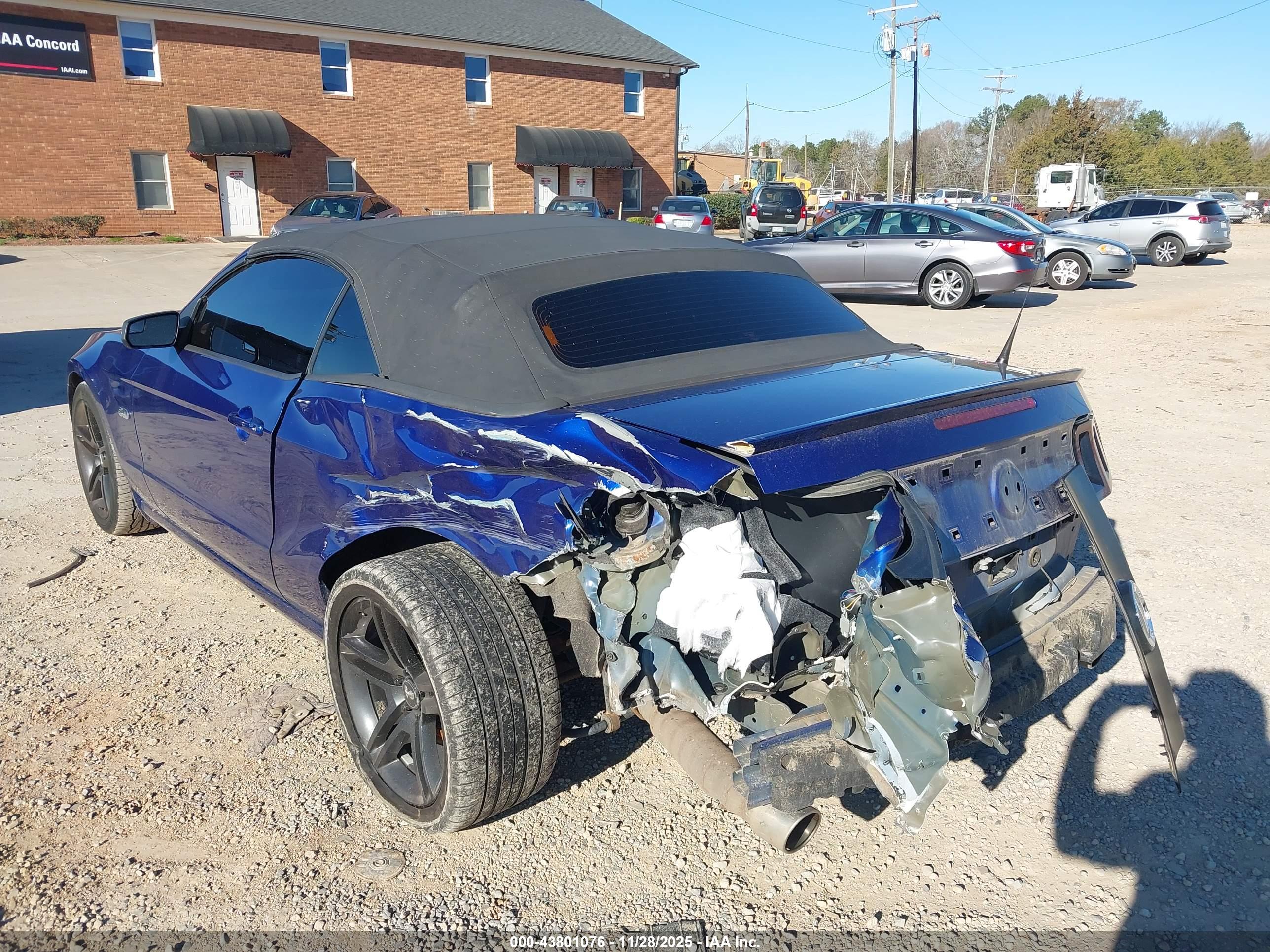 FORD MUSTANG image 3