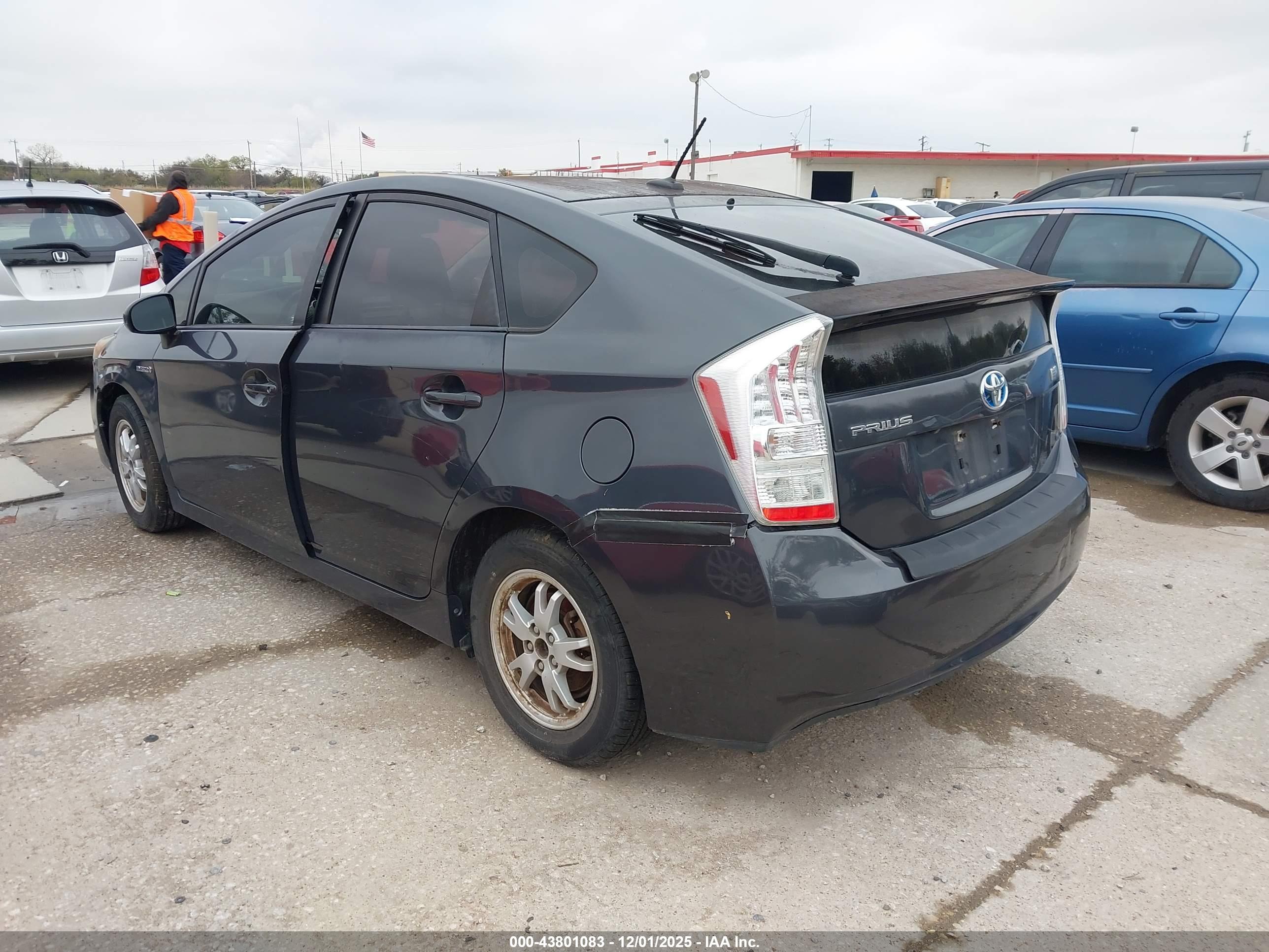 TOYOTA PRIUS image 3
