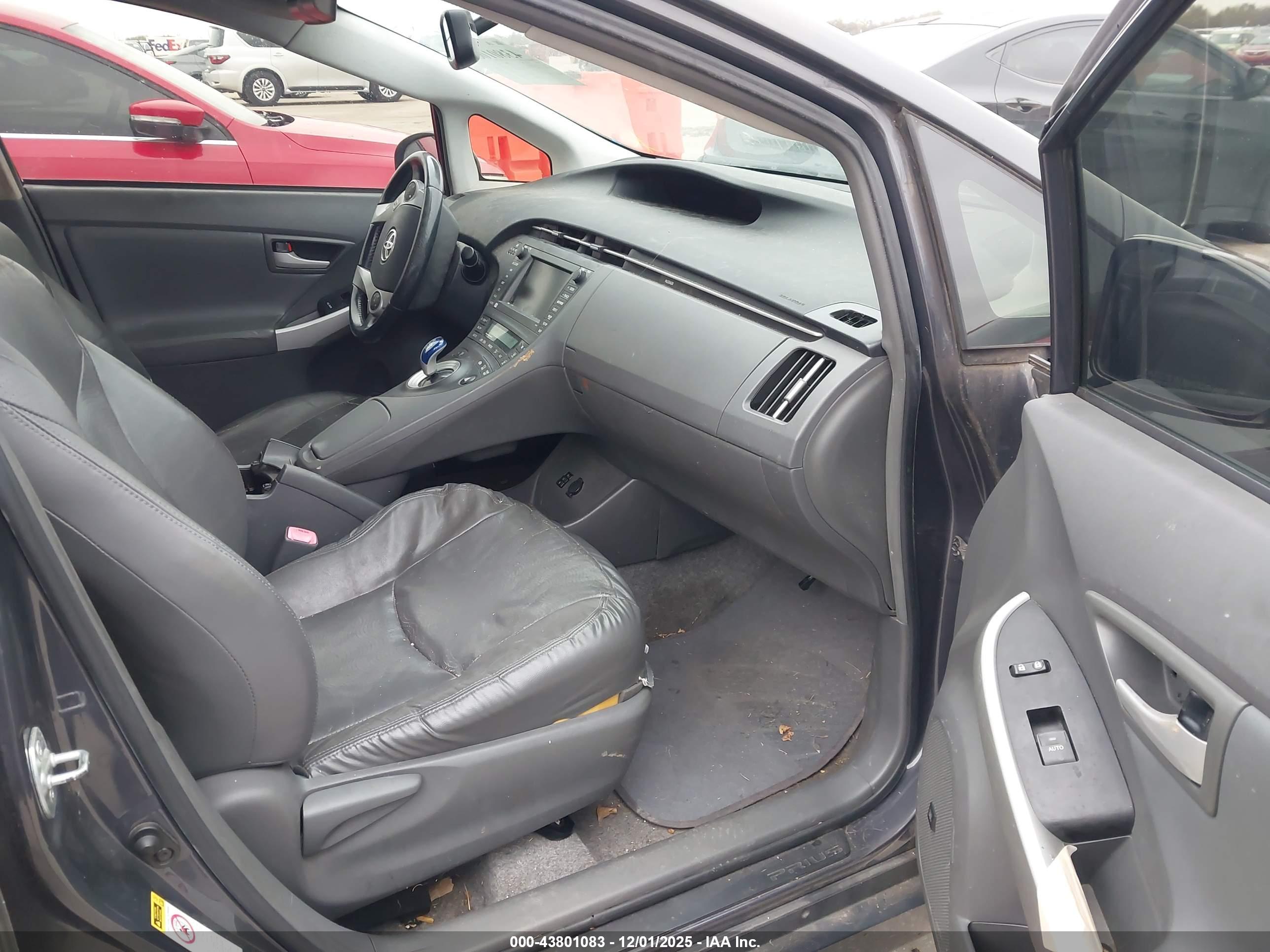 TOYOTA PRIUS image 5