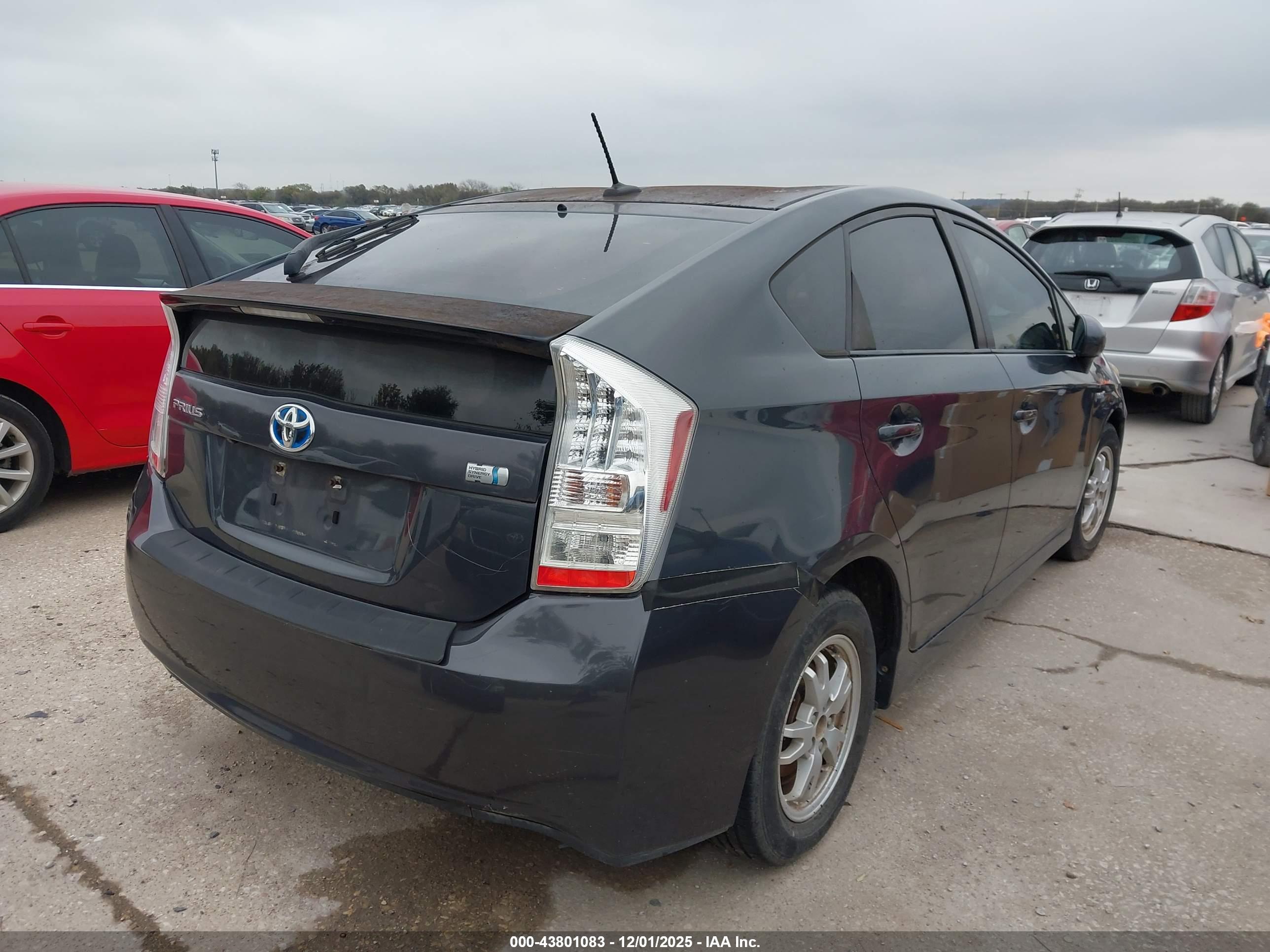 TOYOTA PRIUS image 6