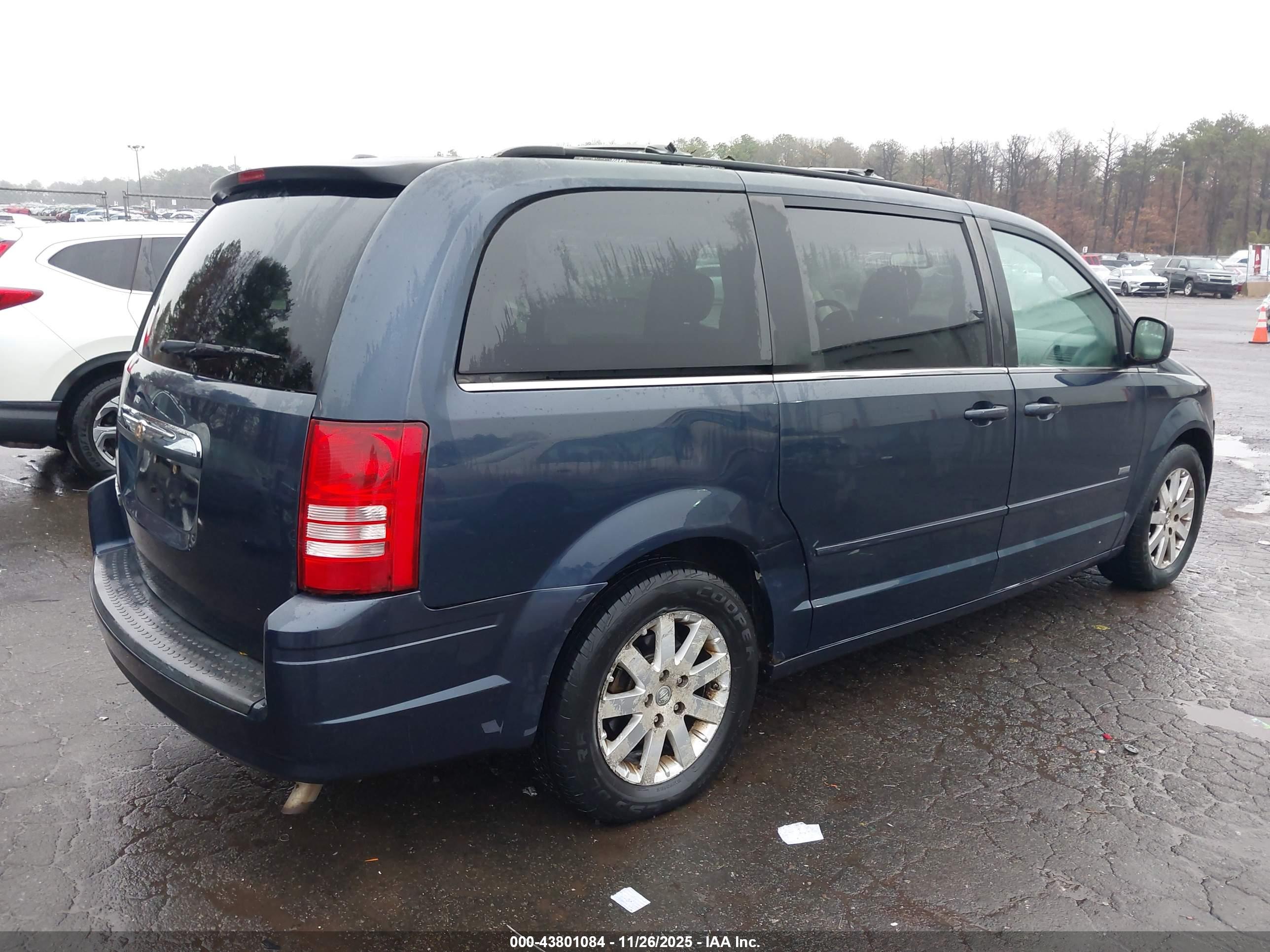 CHRYSLER TOWN image 4