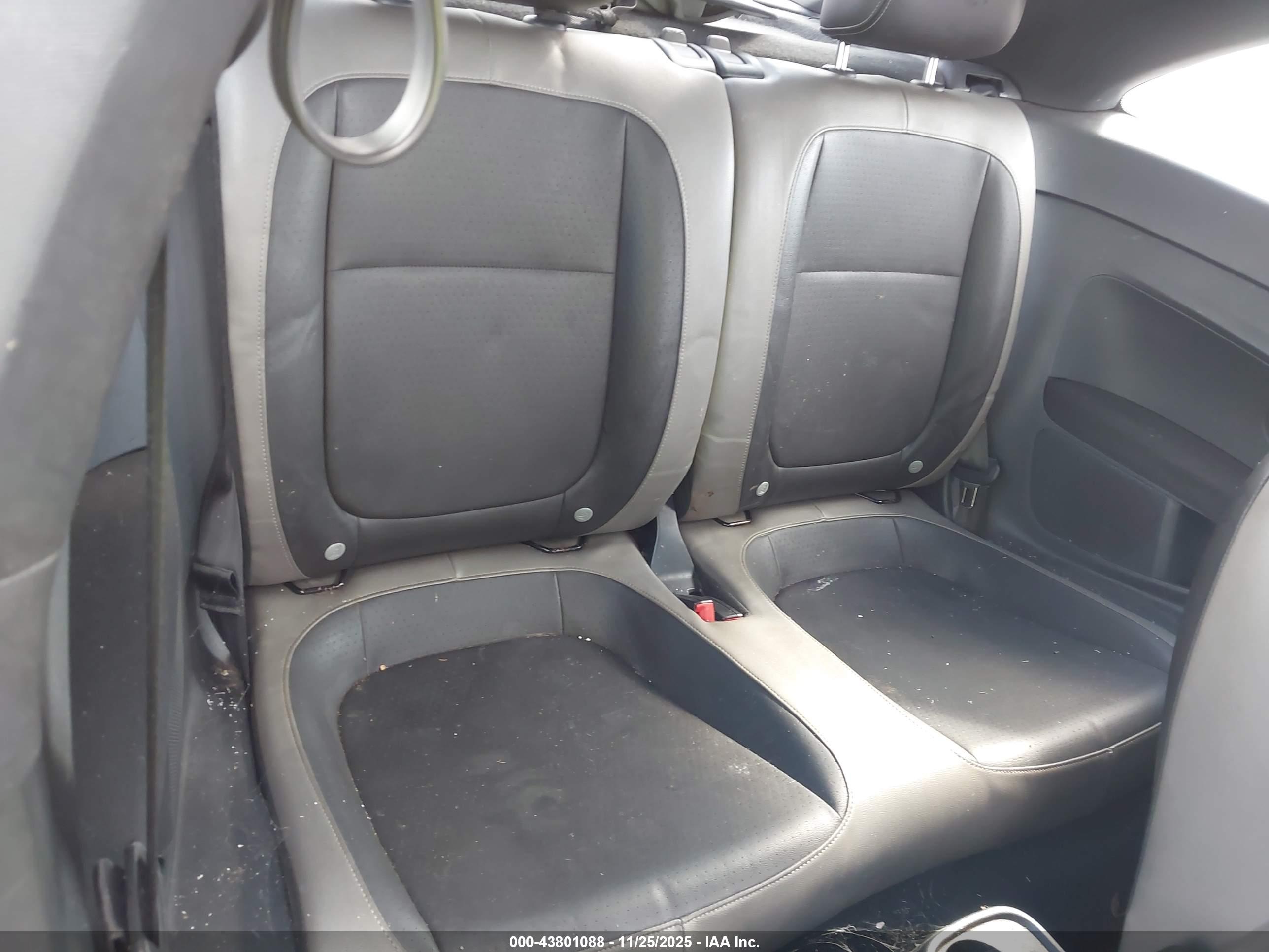 VOLKSWAGEN BEETLE image 8