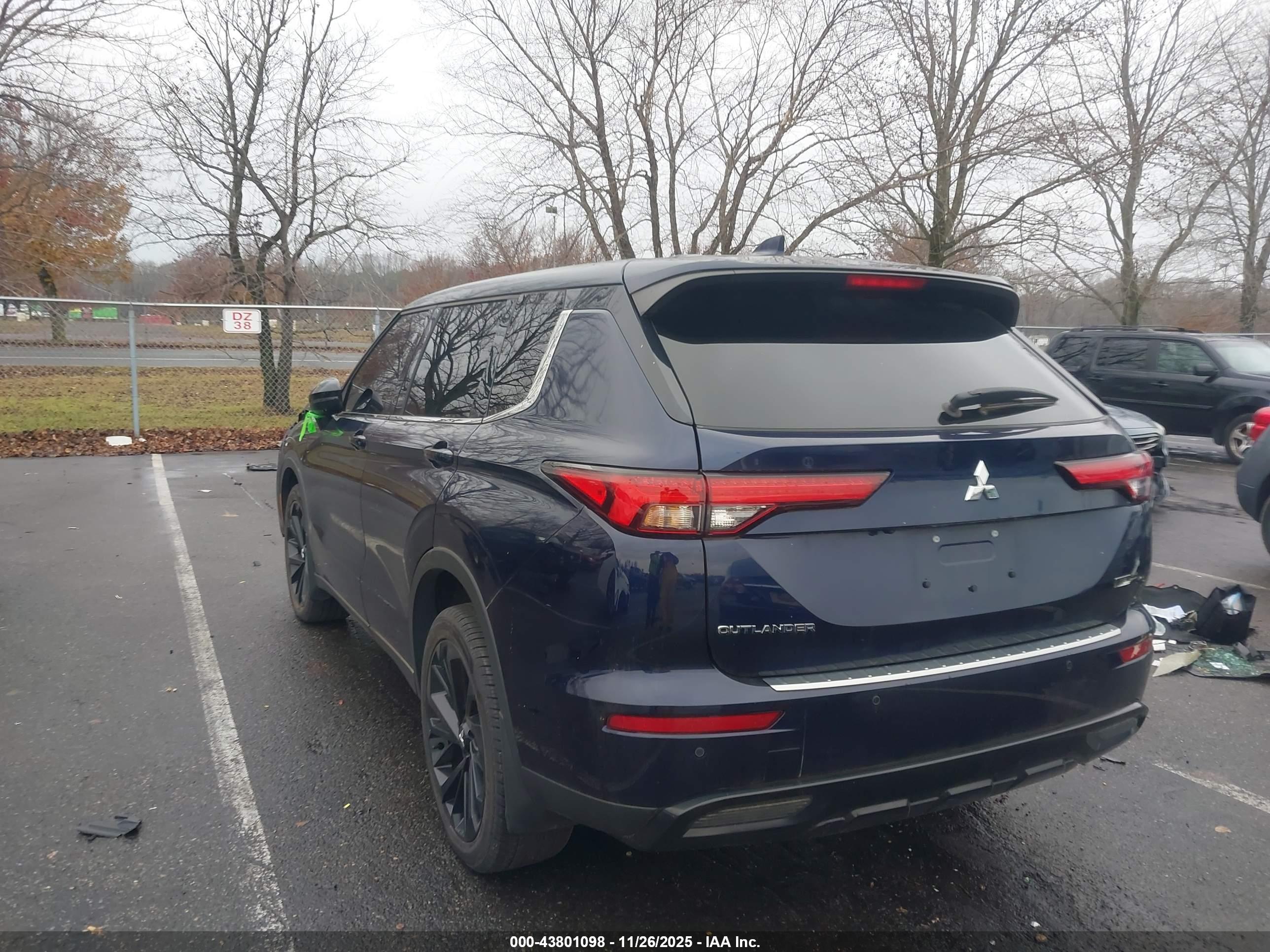 MITSUBISHI OUTLANDER image 3