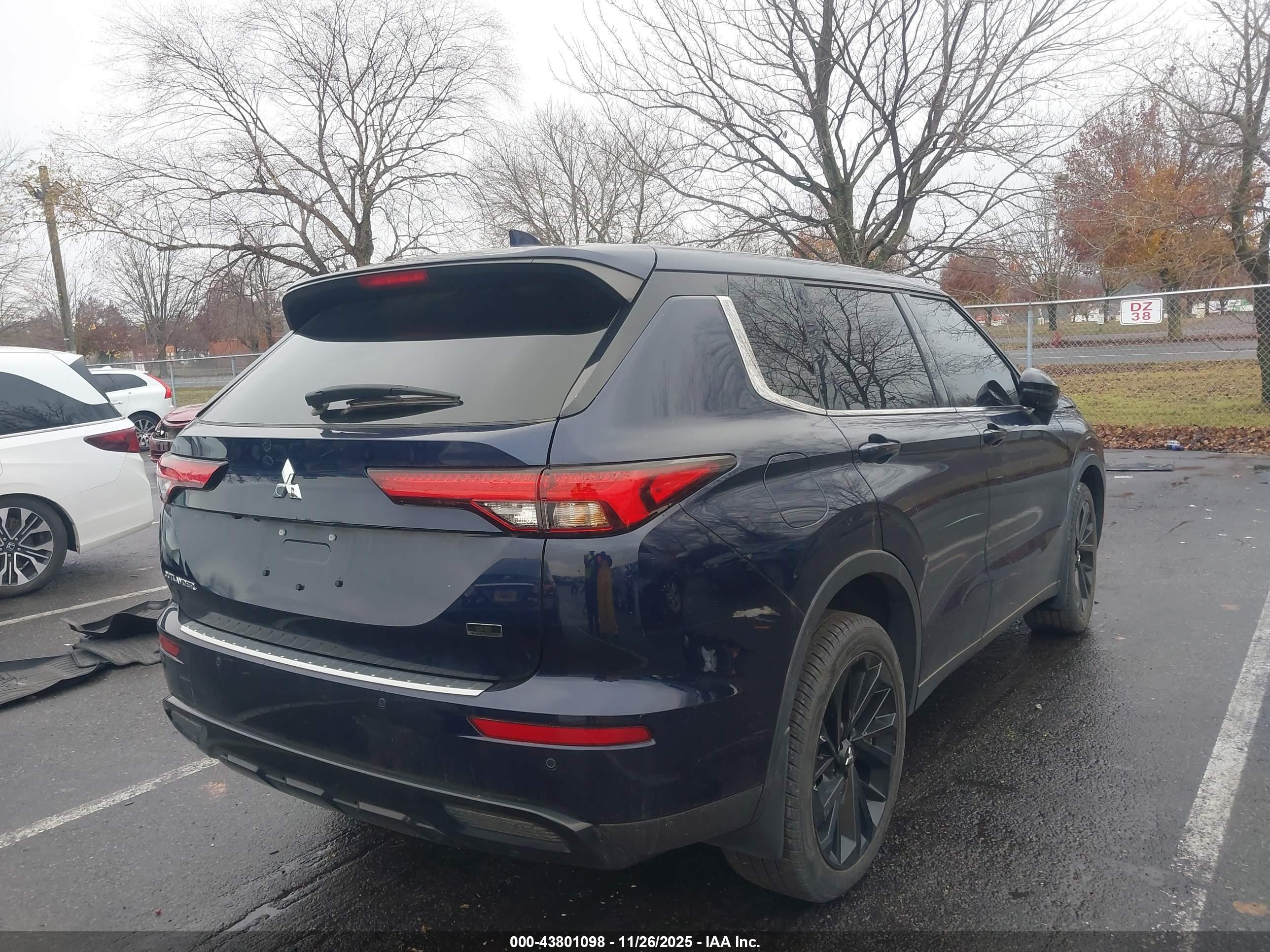 MITSUBISHI OUTLANDER image 4