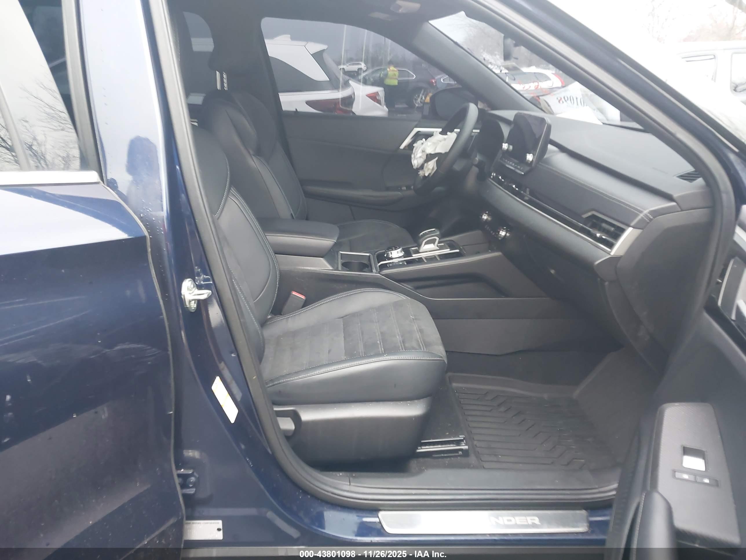 MITSUBISHI OUTLANDER image 5