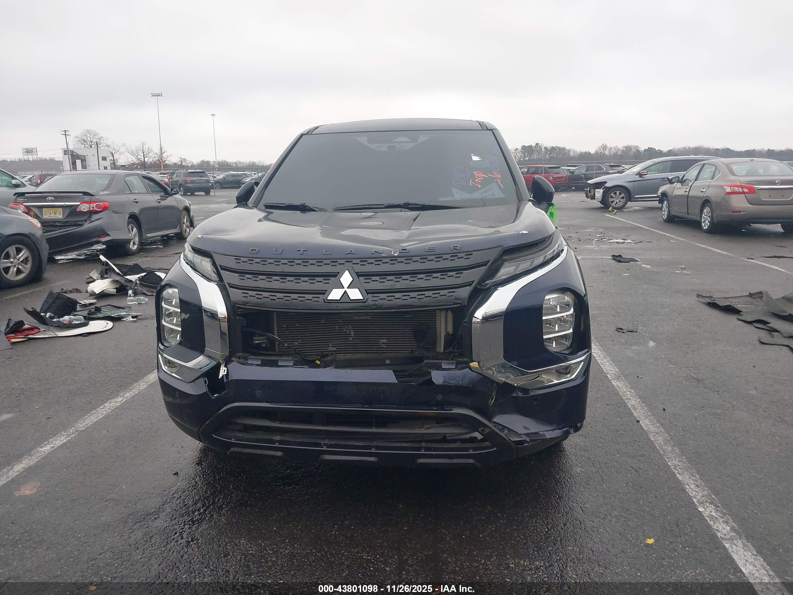 MITSUBISHI OUTLANDER image 6