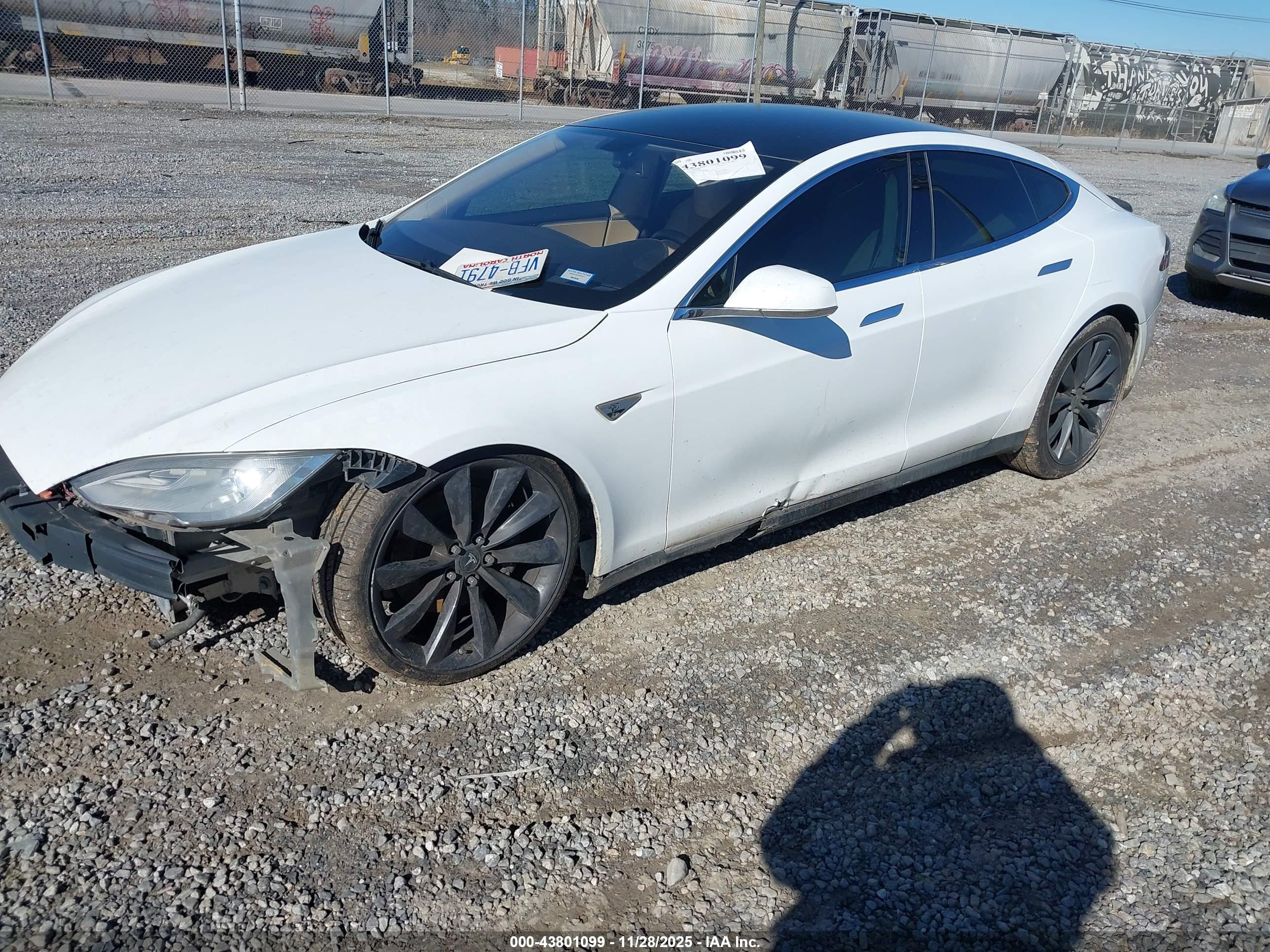 TESLA MODEL image 2