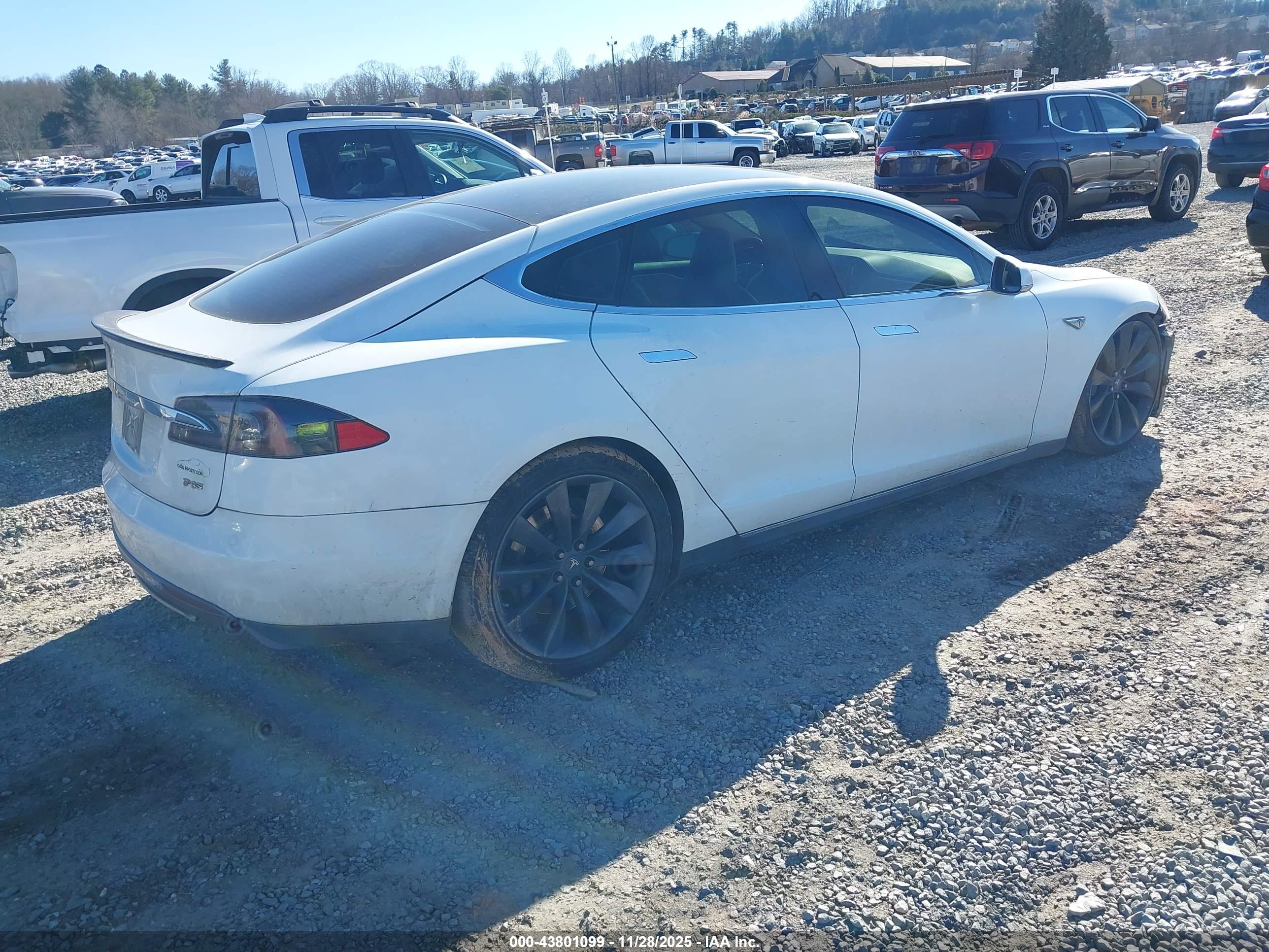 TESLA MODEL image 4