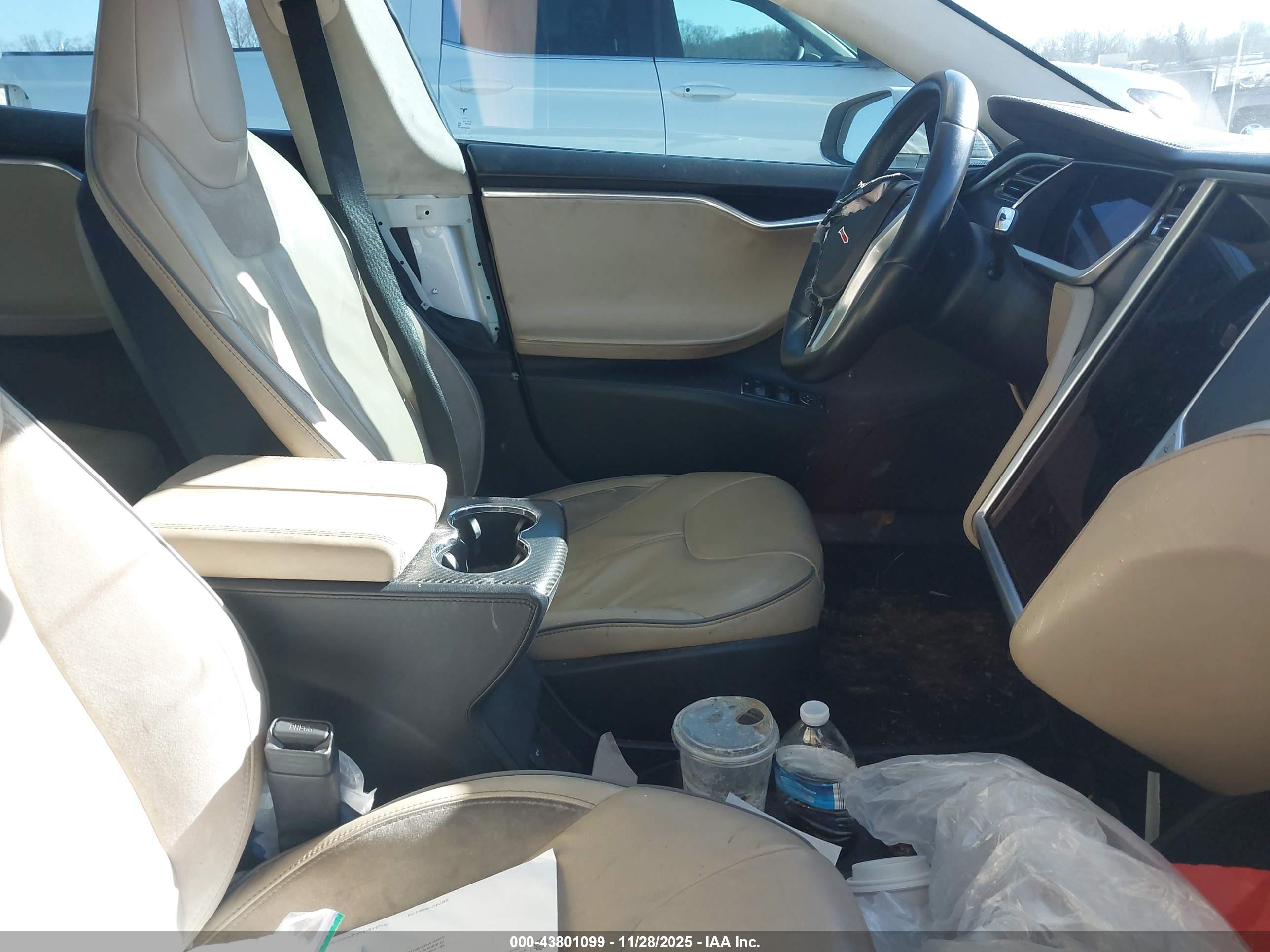 TESLA MODEL image 5