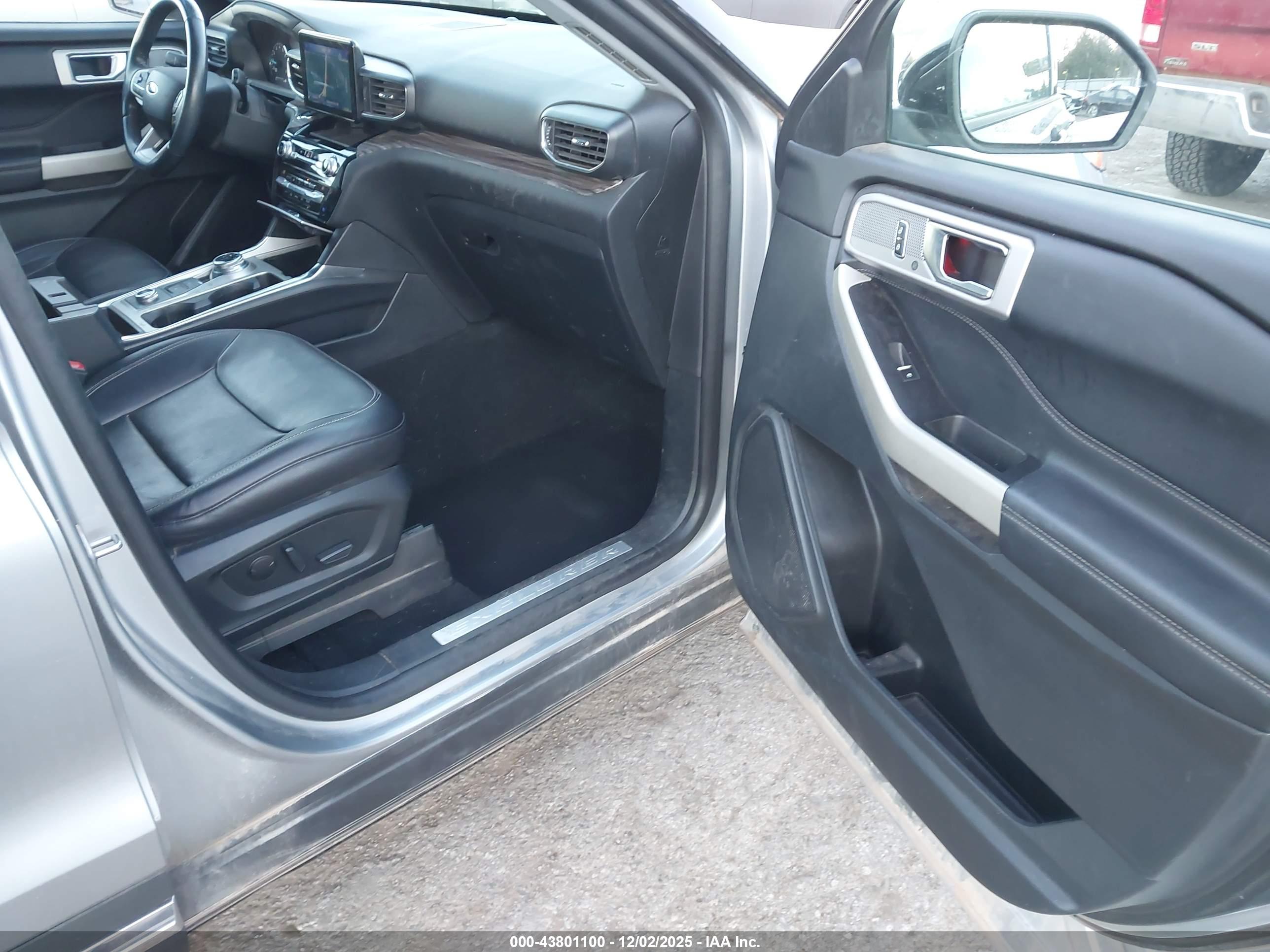 FORD EXPLORER image 5