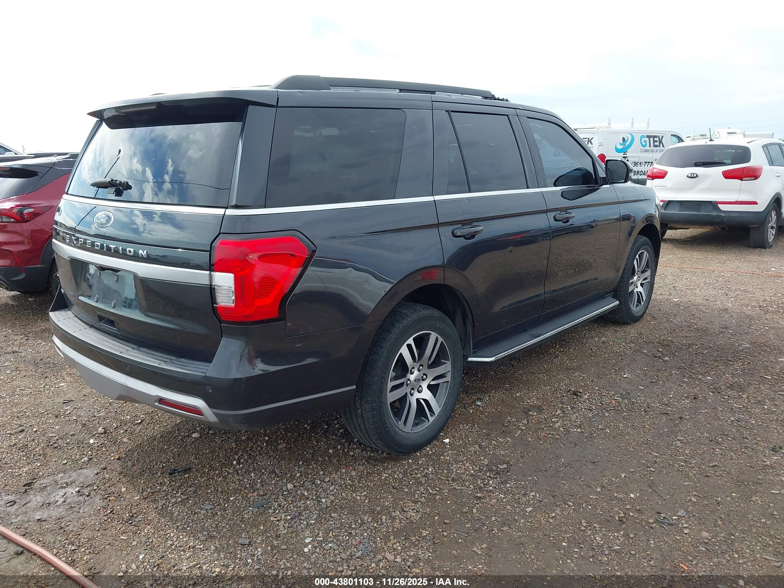 FORD EXPEDITION image 4