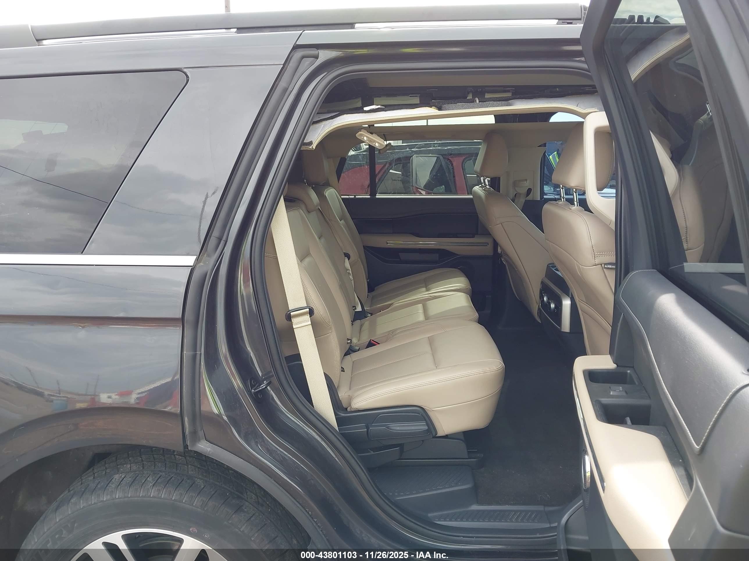 FORD EXPEDITION image 8