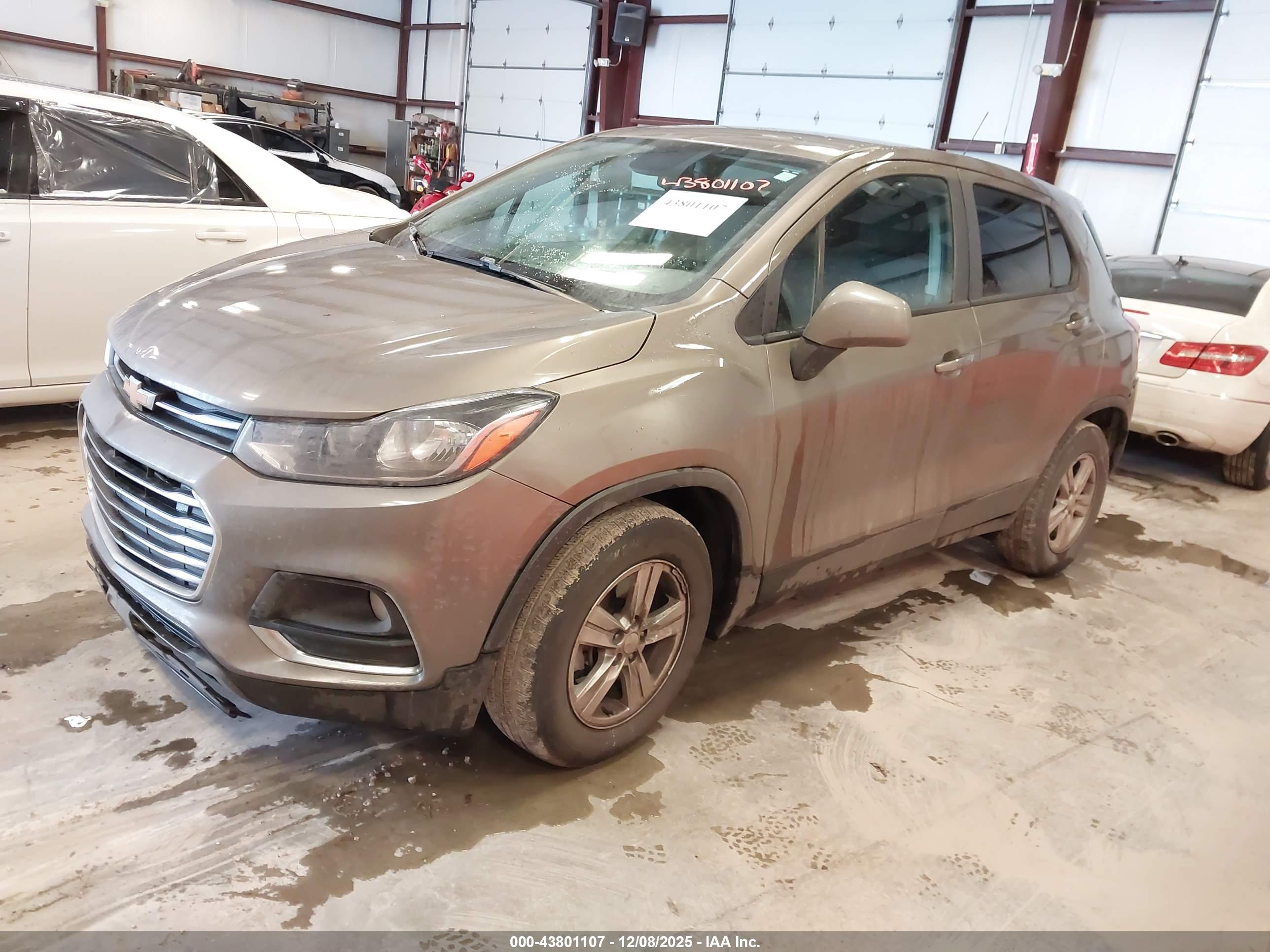 CHEVROLET TRAX image 2