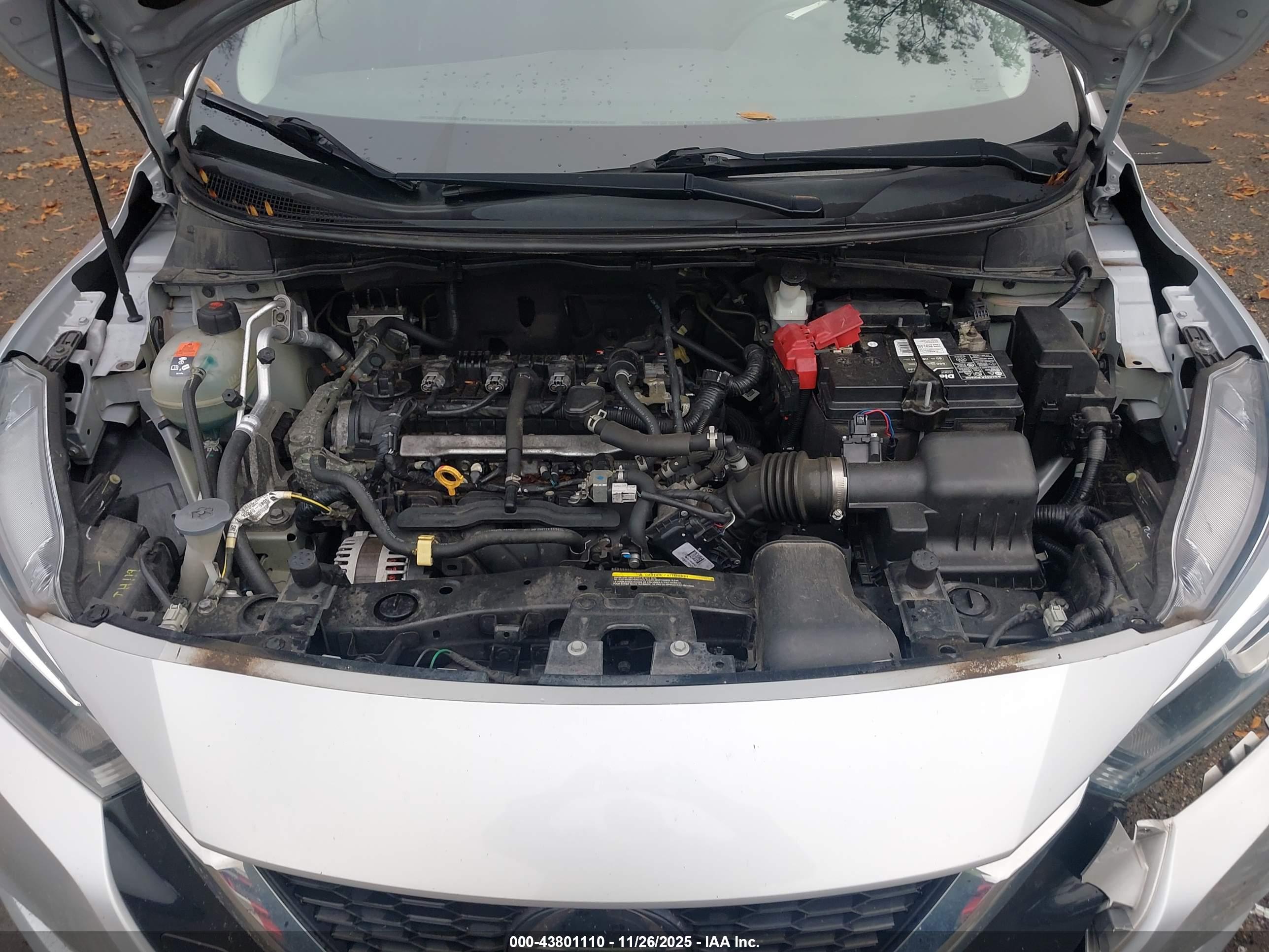 NISSAN VERSA image 10
