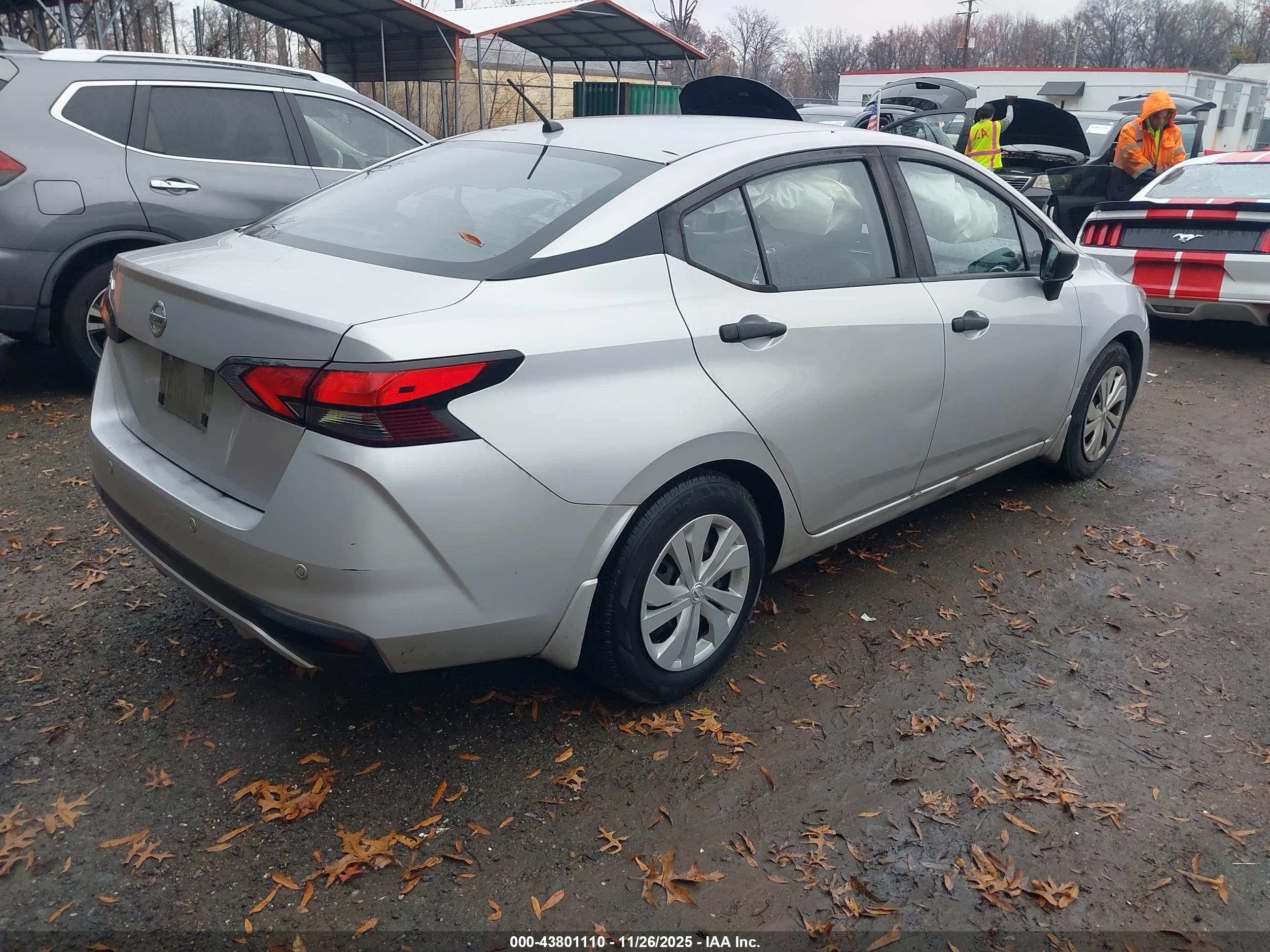 NISSAN VERSA image 4