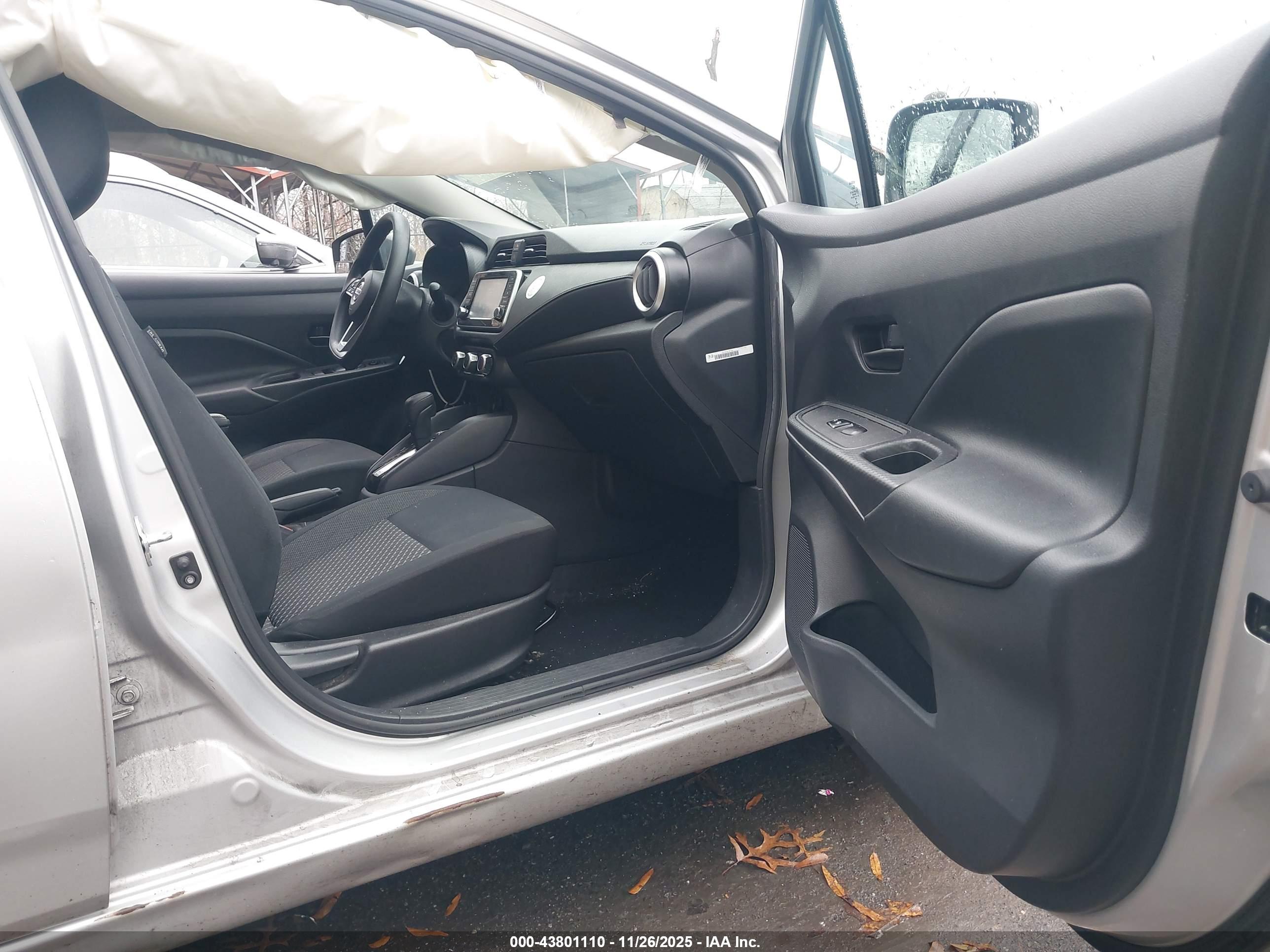 NISSAN VERSA image 5