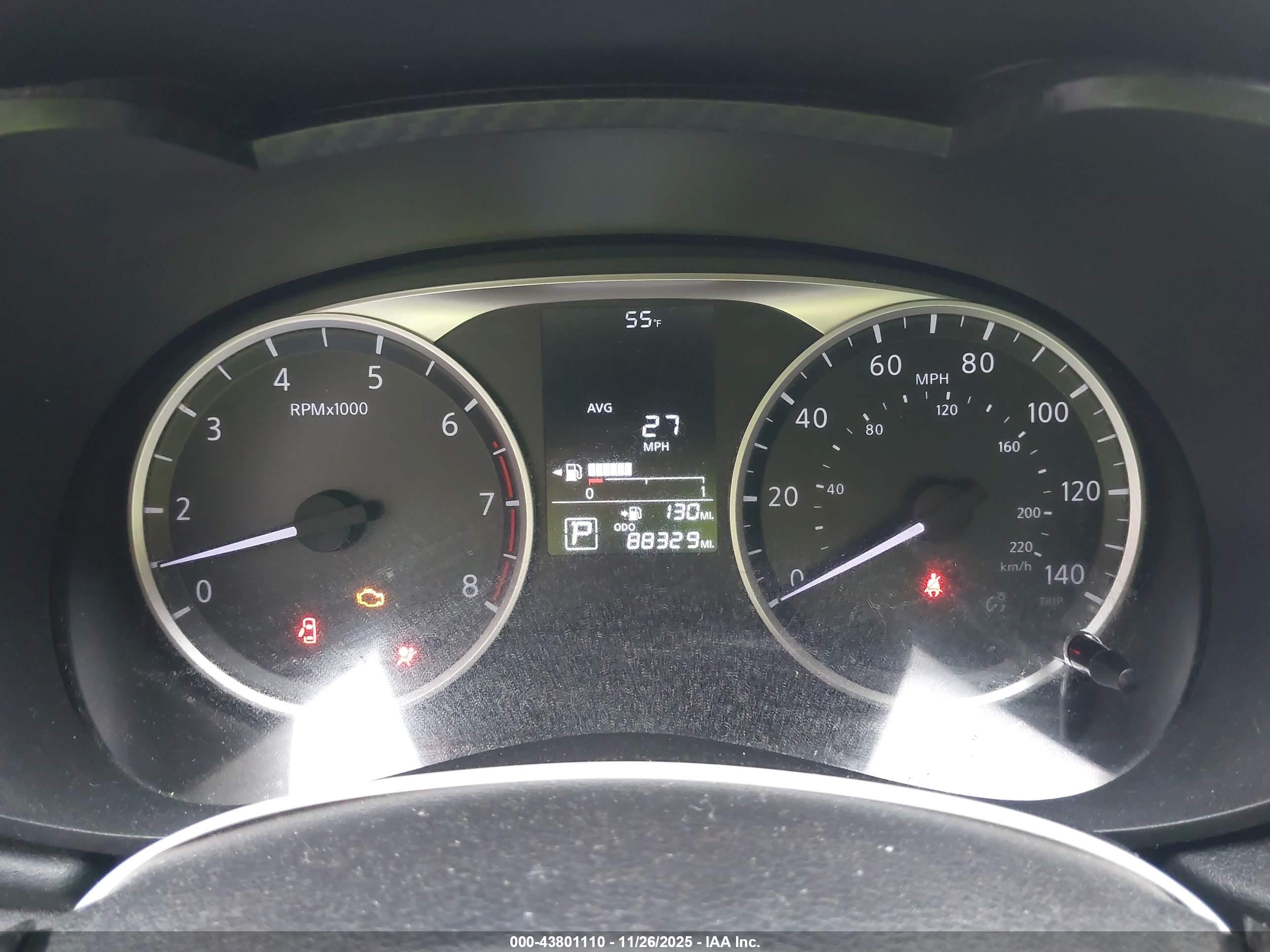 NISSAN VERSA image 7