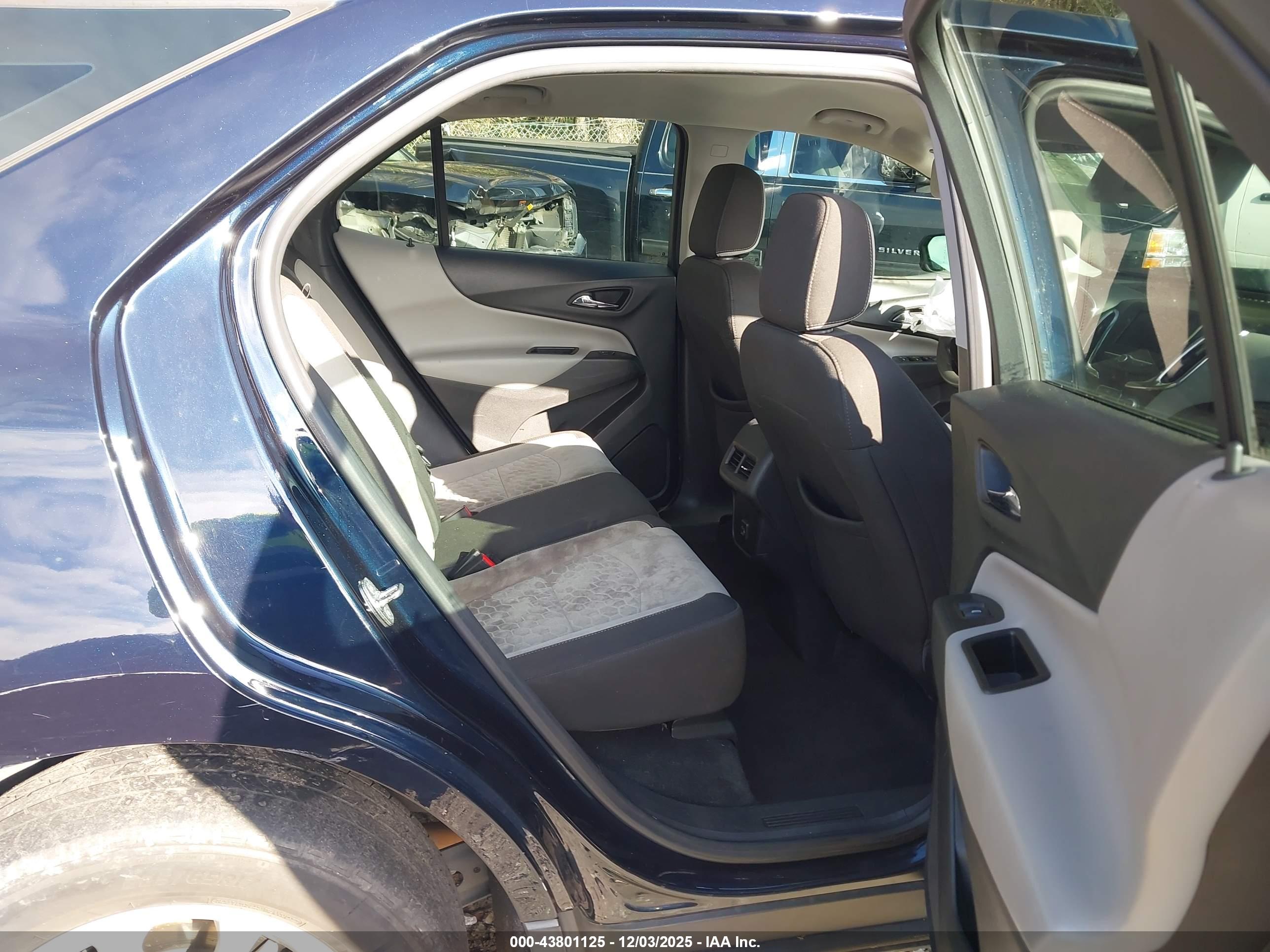 CHEVROLET EQUINOX image 8