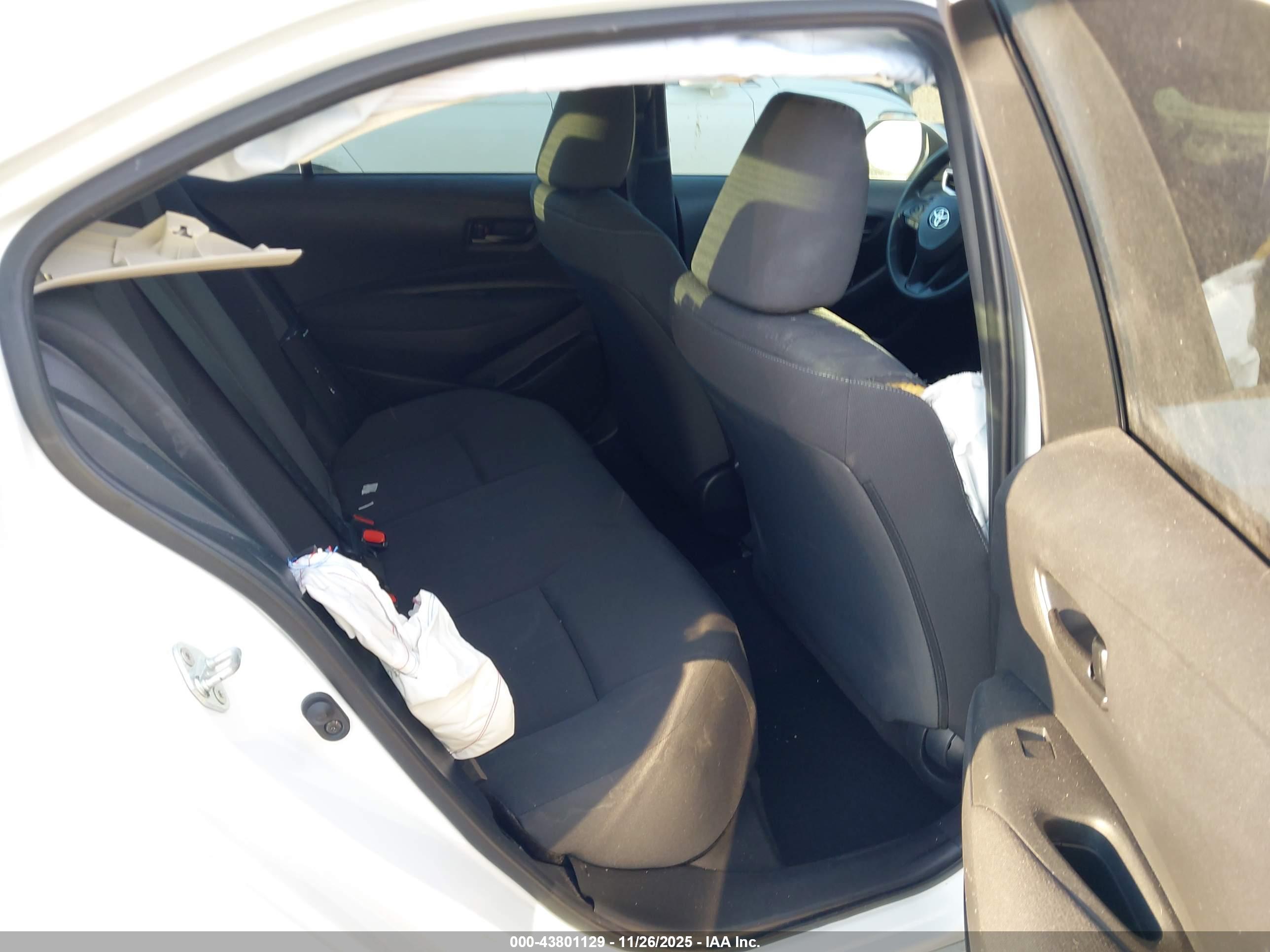 TOYOTA COROLLA image 8