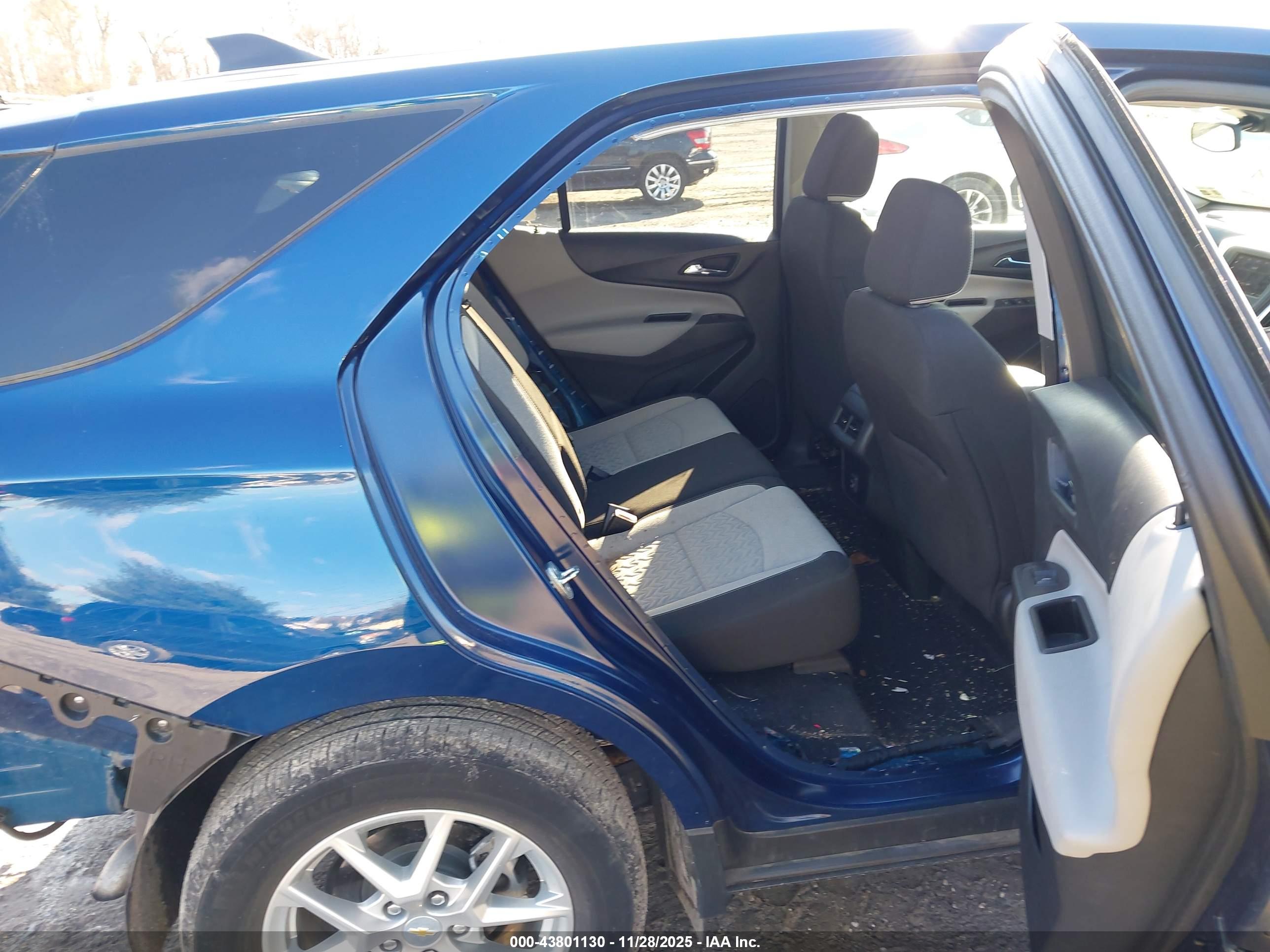 CHEVROLET EQUINOX image 8