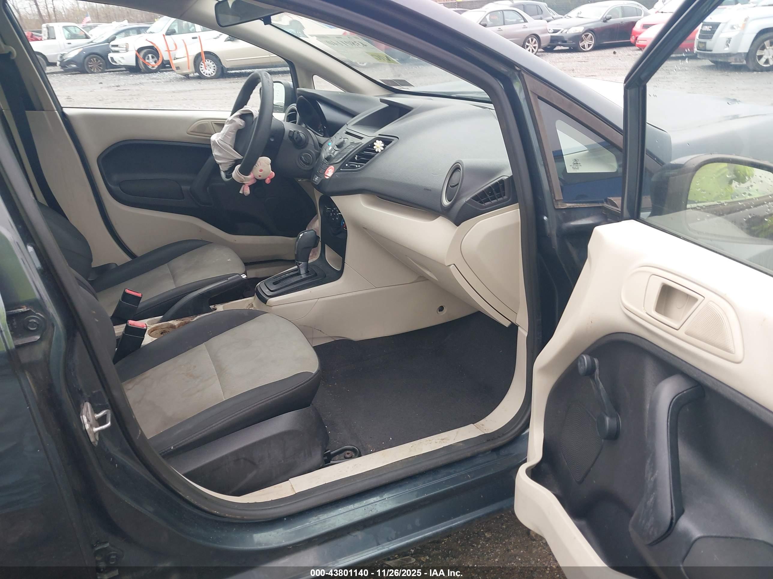 FORD FIESTA image 5