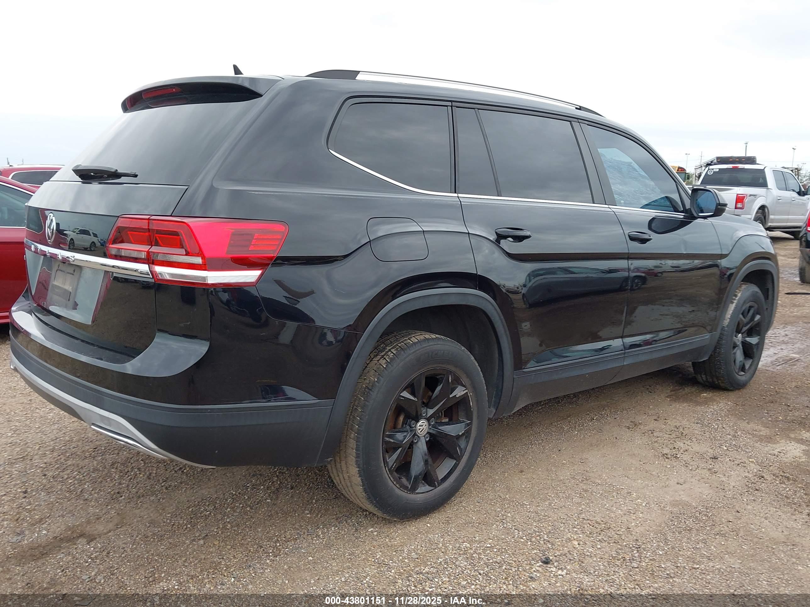 VOLKSWAGEN ATLAS image 4