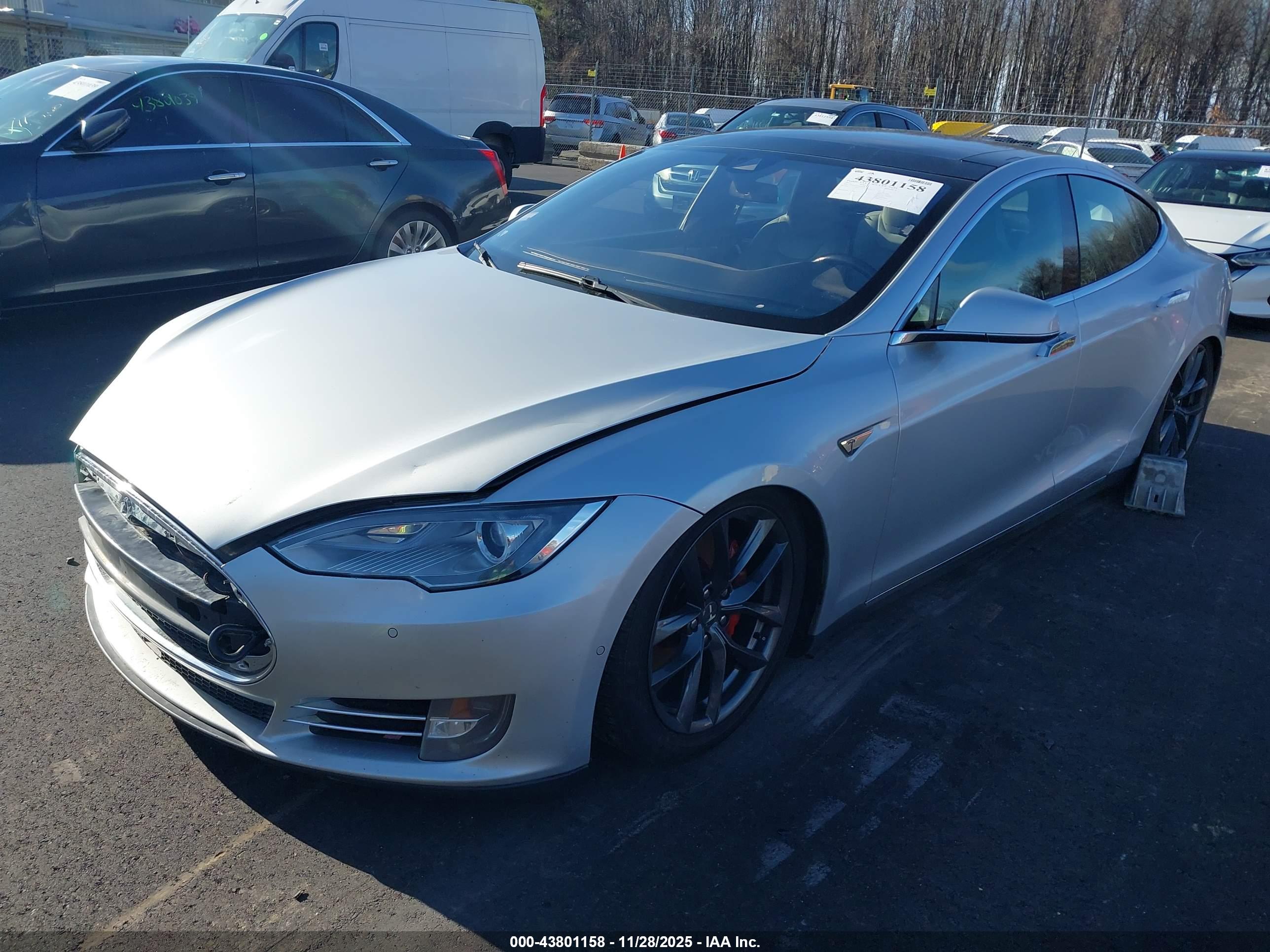 TESLA MODEL image 2