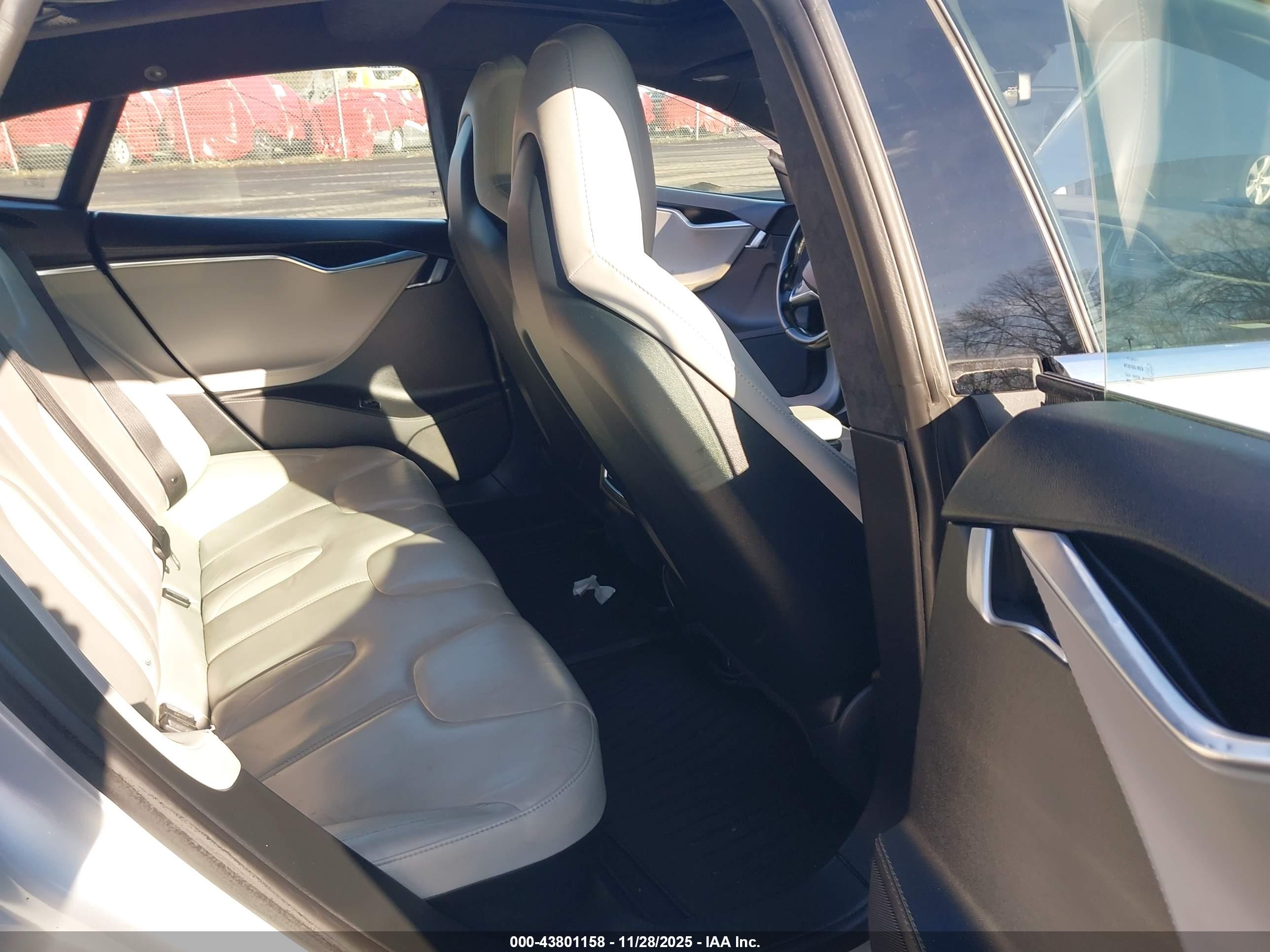 TESLA MODEL image 8