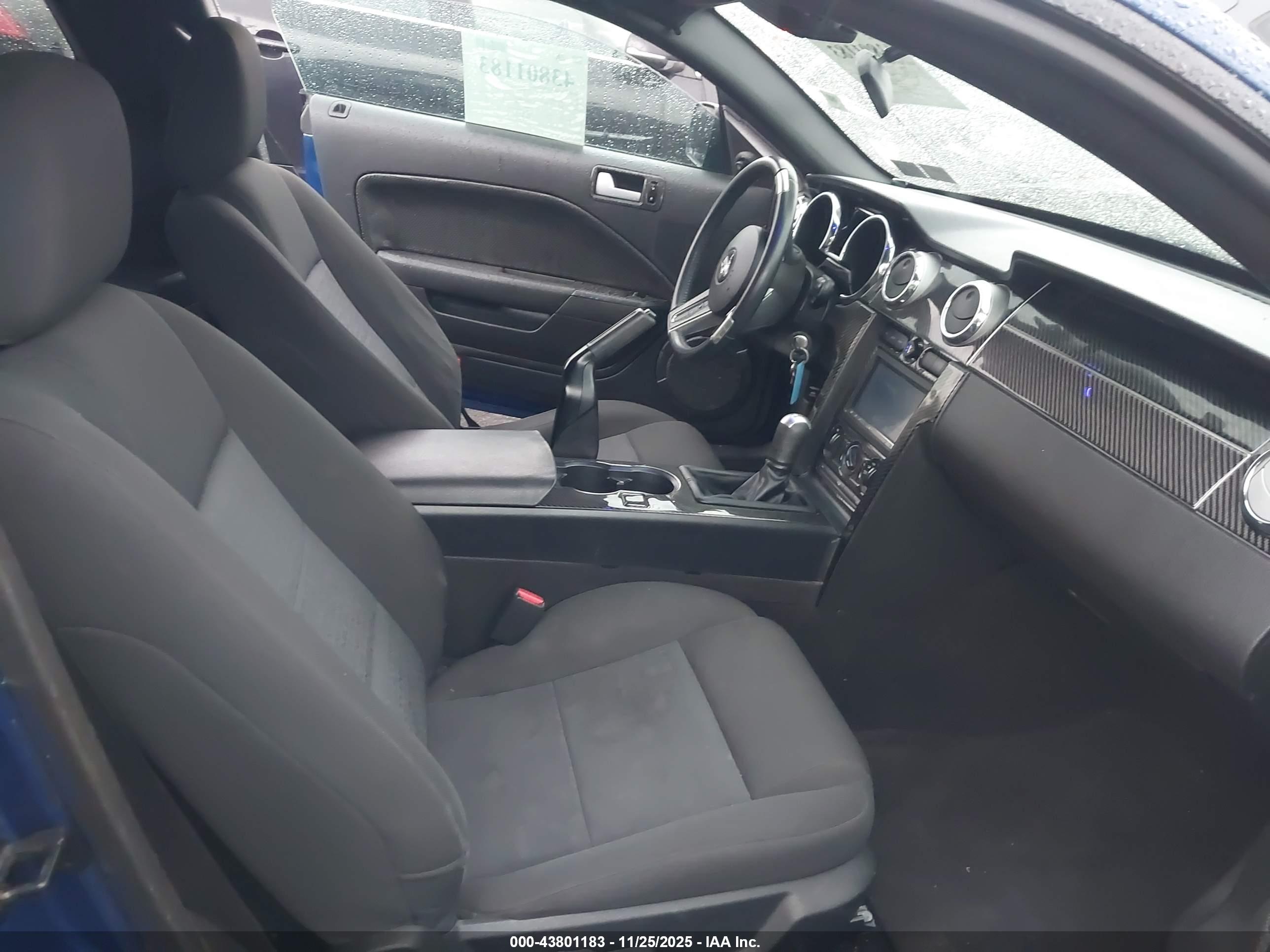 FORD MUSTANG image 5