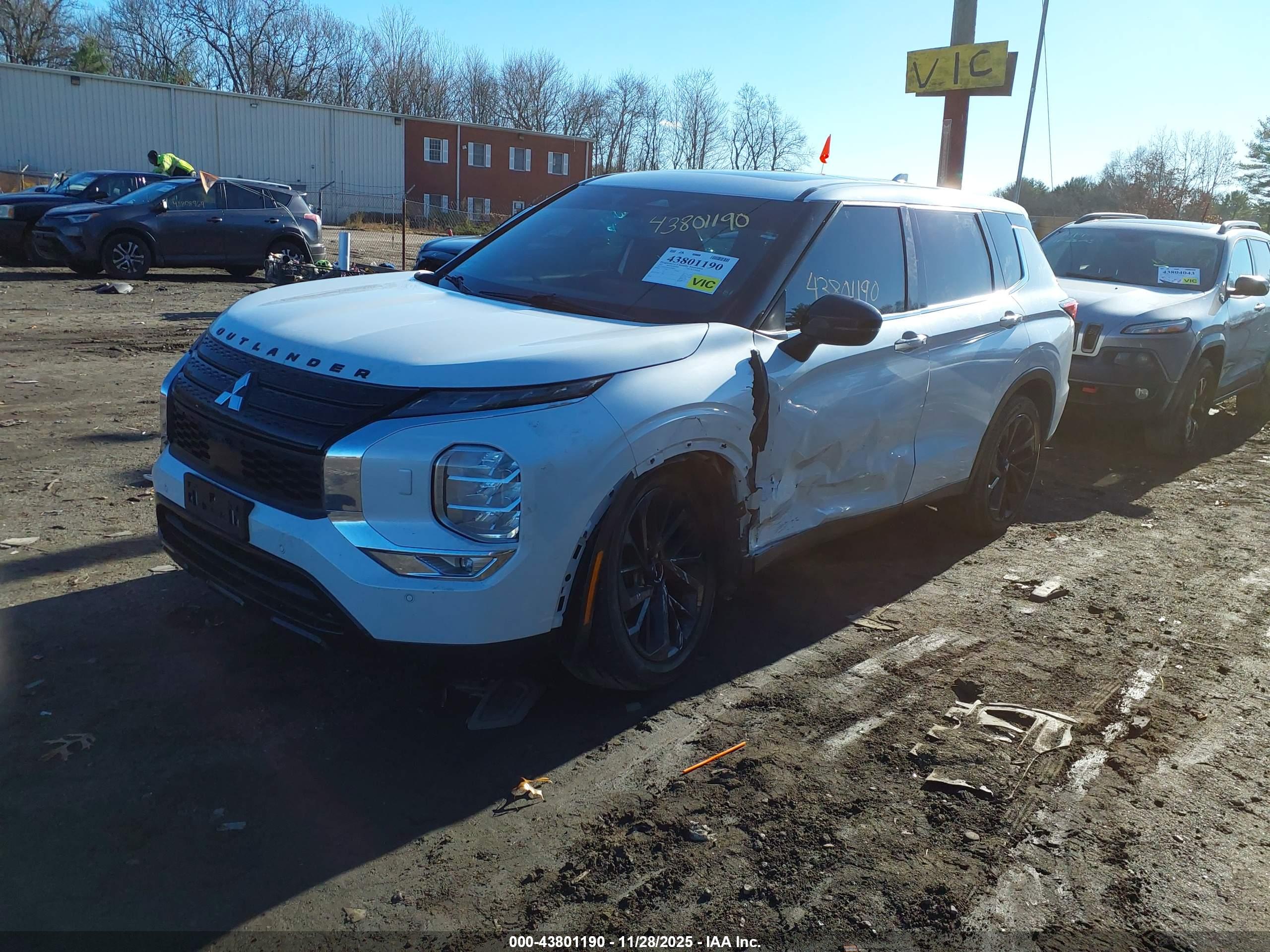 MITSUBISHI OUTLANDER image 2